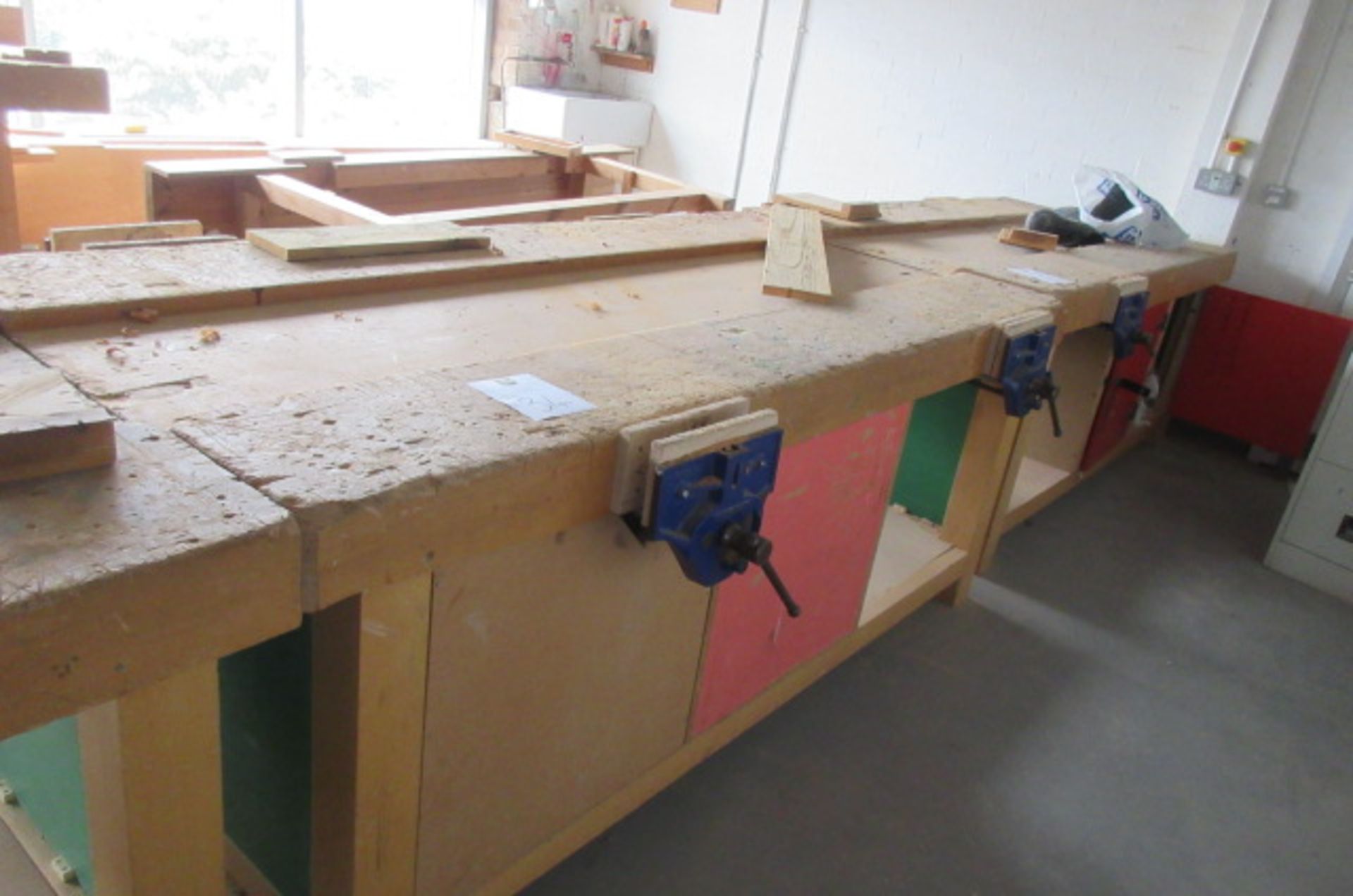 Double sided joiners bench with 3 vices