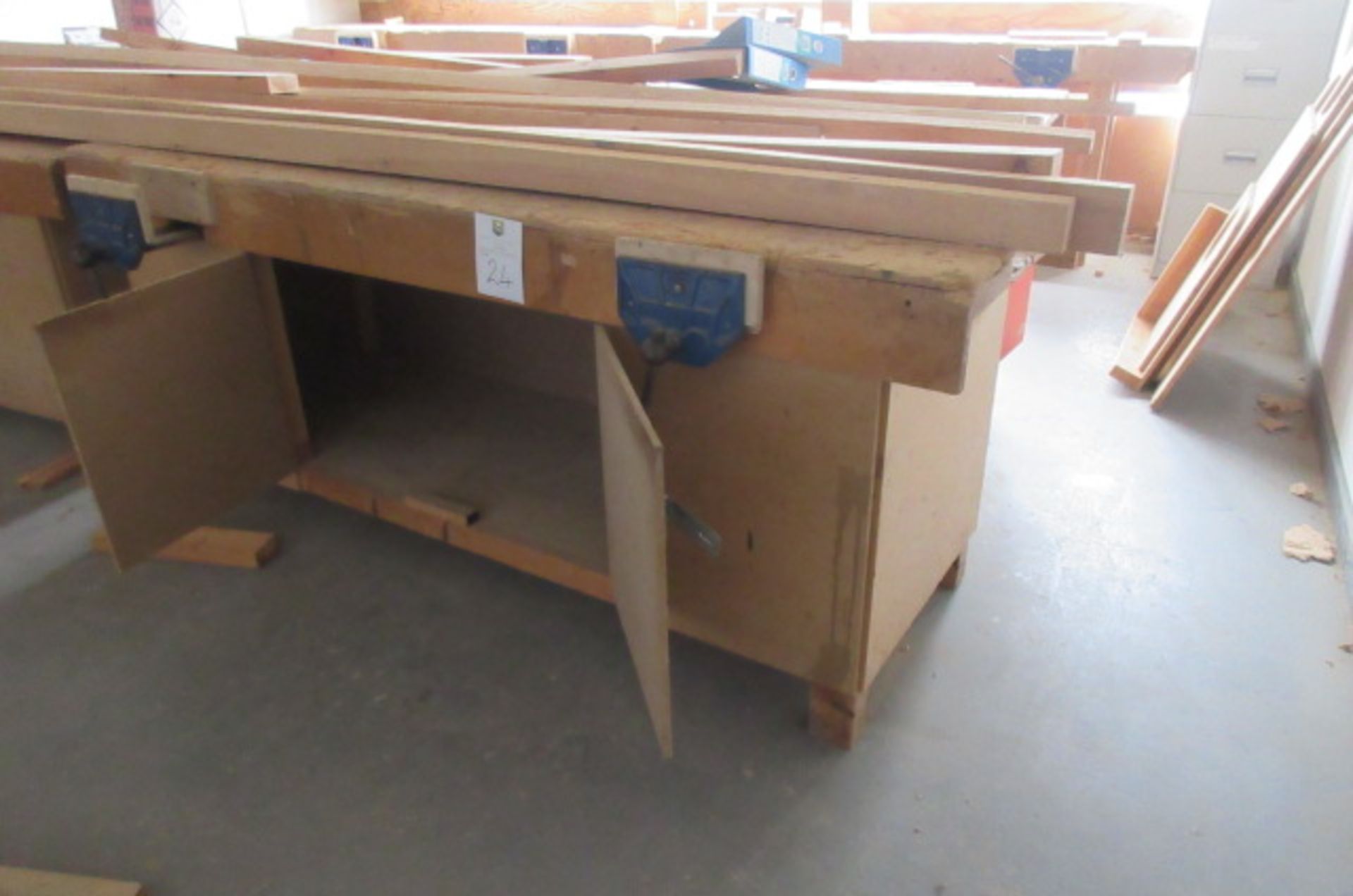 Single sided joiners bench with 2 vices