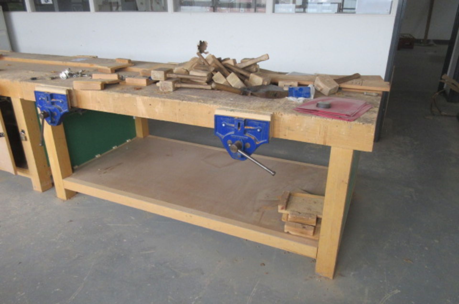 Double sided joiners bench with 2 vices