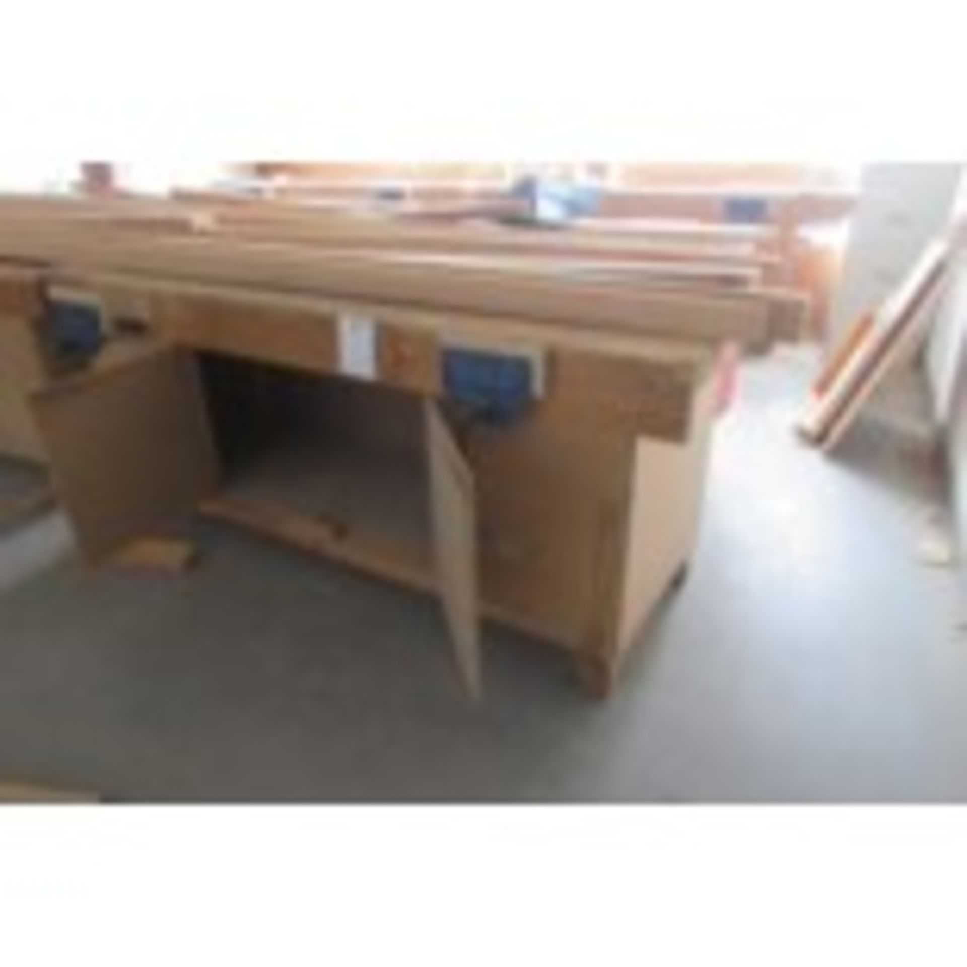 Single sided joiners bench with 2 vices