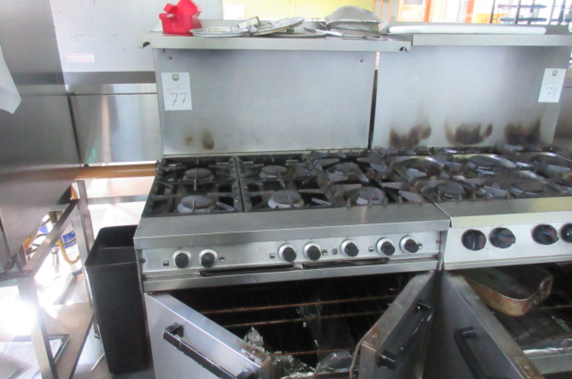 Six ring gas hob and double door oven