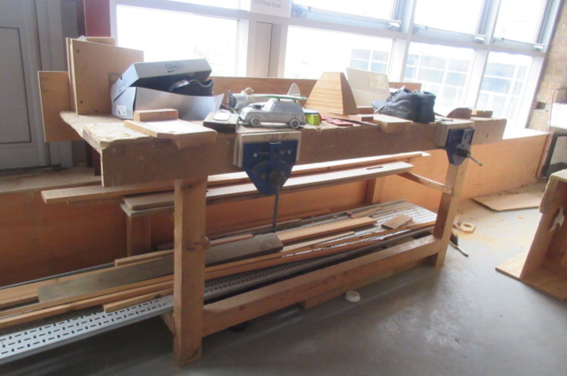 Single sided joiners bench with 2 vices