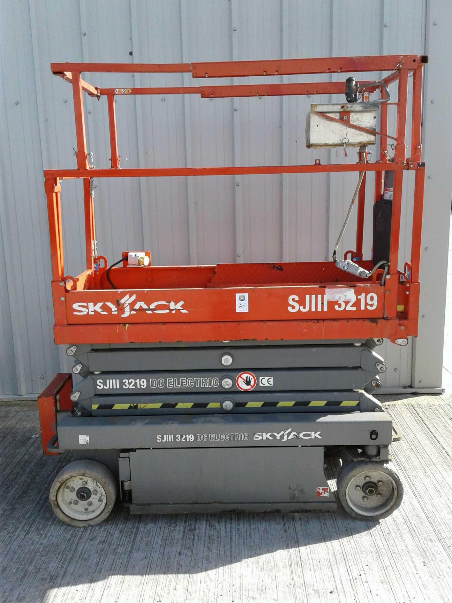 Skyjack sj111 3219 electric scissor lift