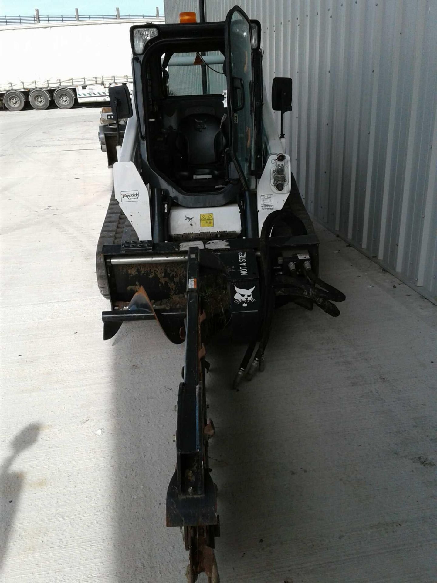 Bobcat Diesel T590 compact skid steer - Image 3 of 11