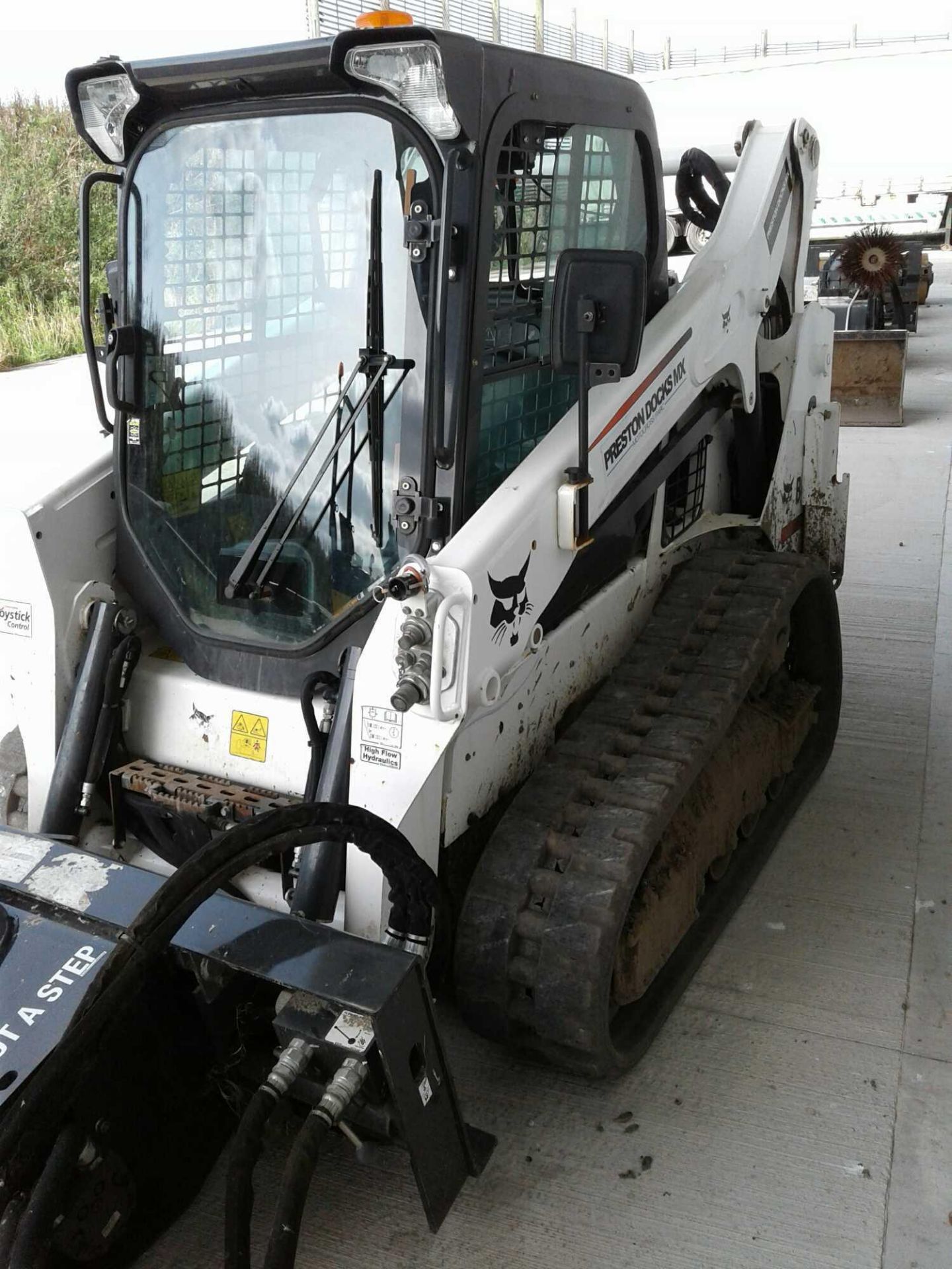 Bobcat Diesel T590 compact skid steer - Image 5 of 11