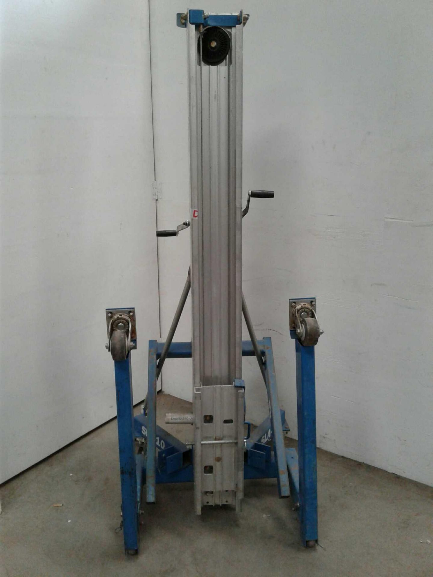 Genie SLA 10 material lift