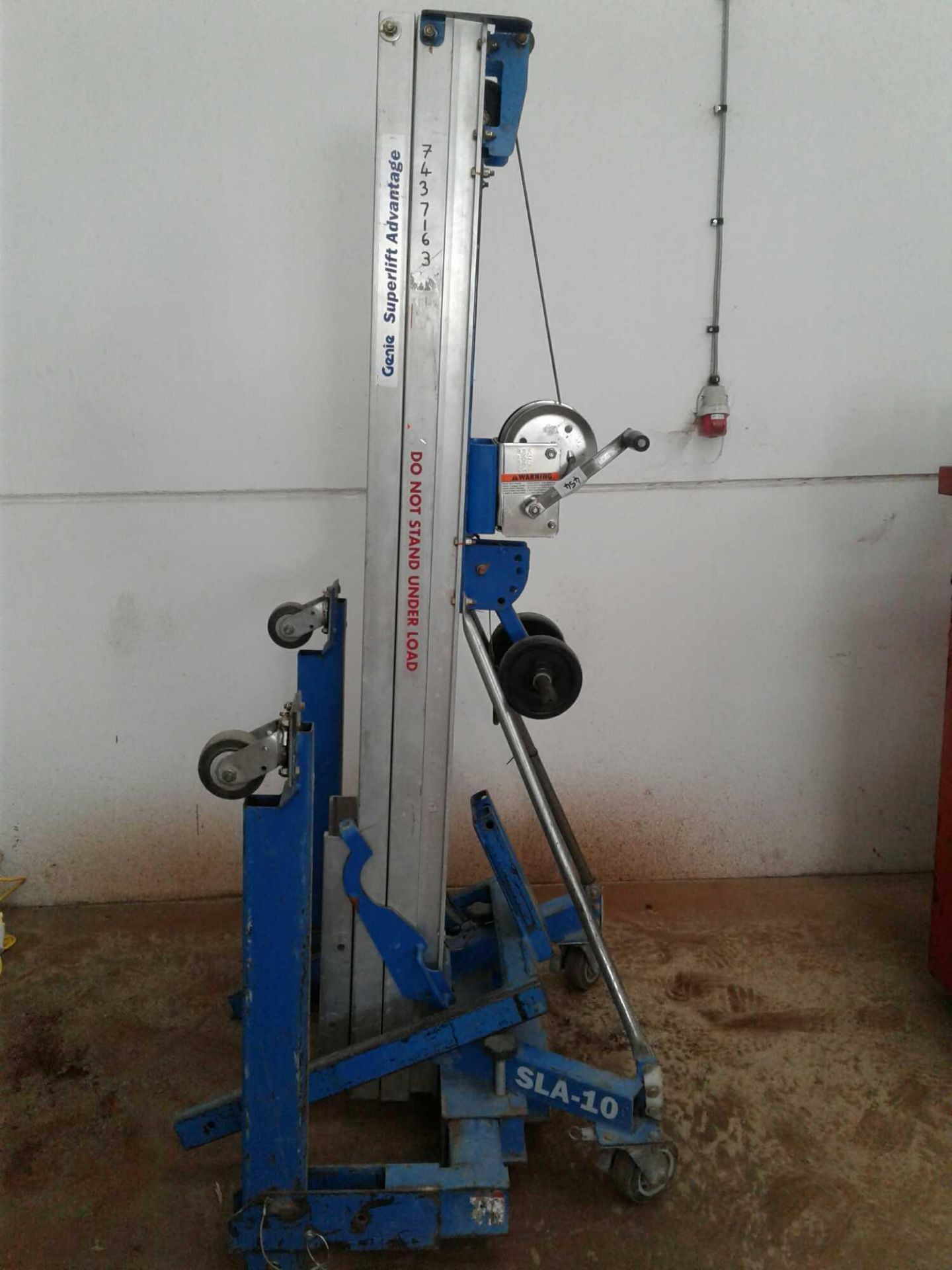 Genie material lift sla10