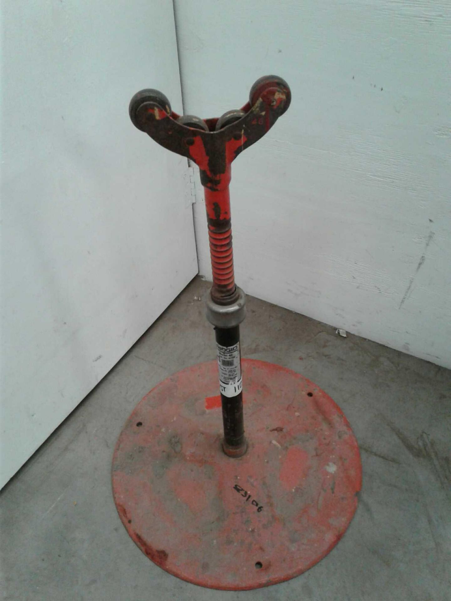 Rigid pipe stand