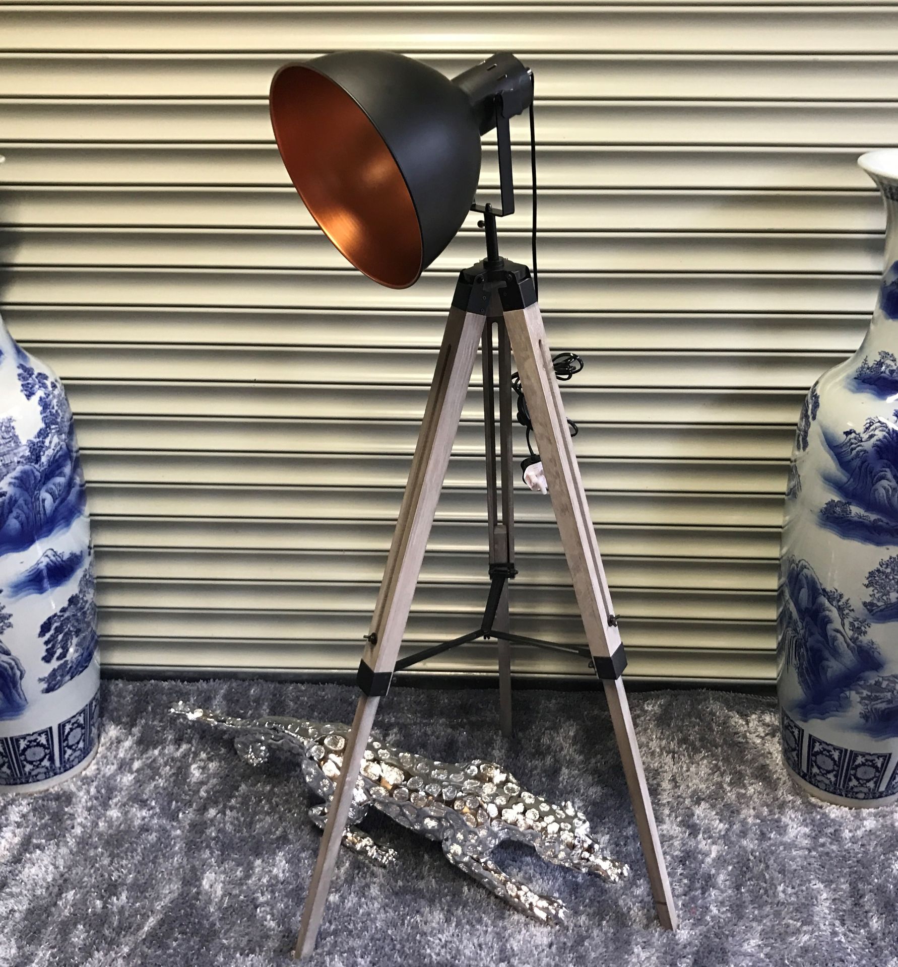 NEW BOXED LARGE TRIPOD LIGHT WITH COPPER SHADE