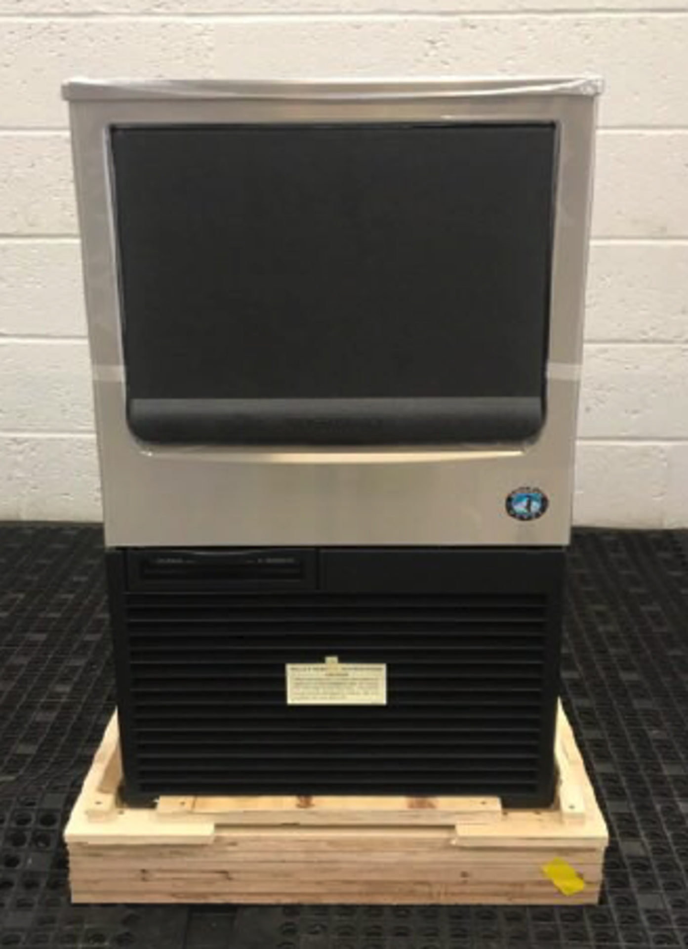 Crescent Ice Maker, Self ContainedKM-40B