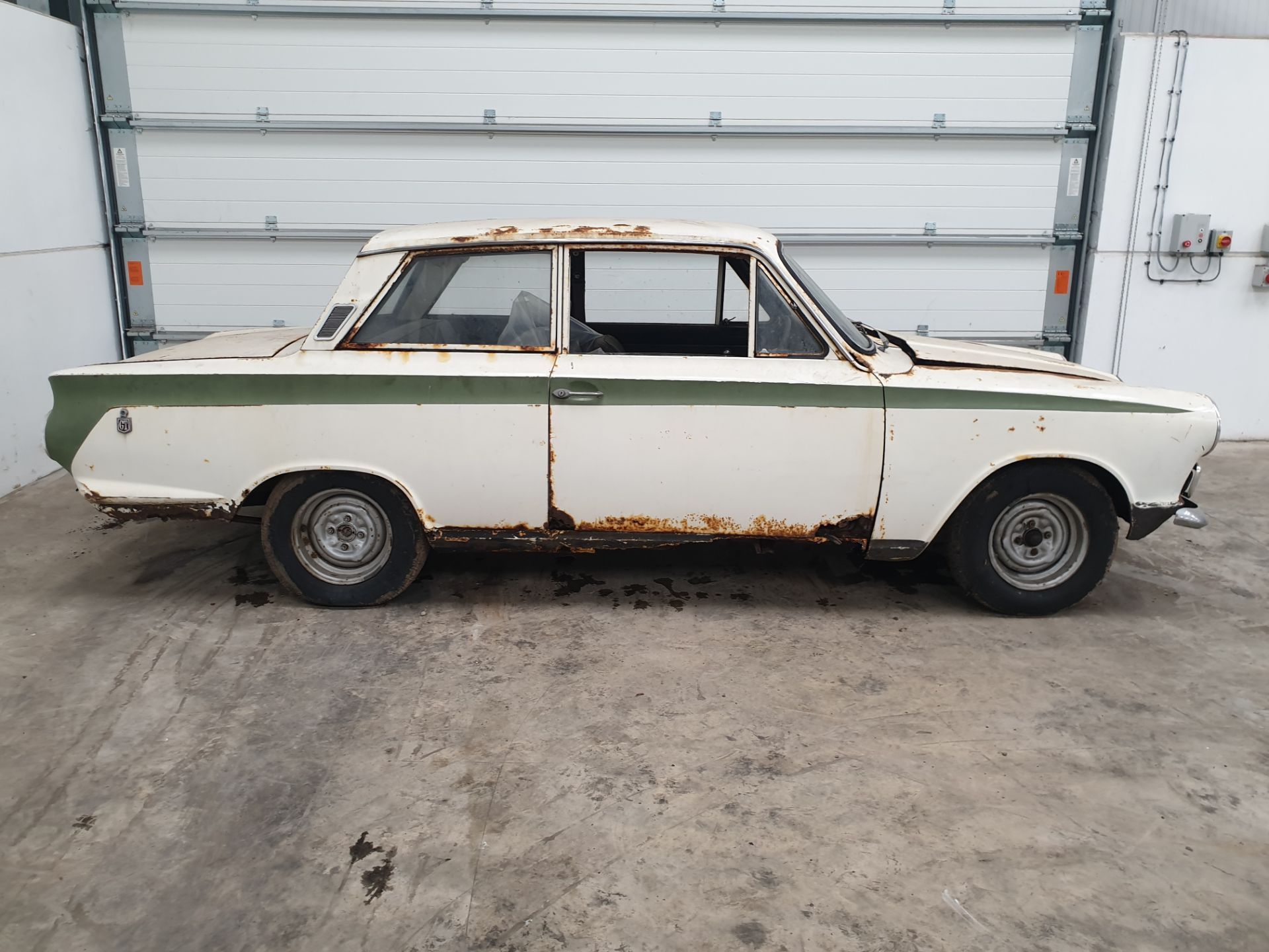 Ford Cortina 2 dr - Image 2 of 14
