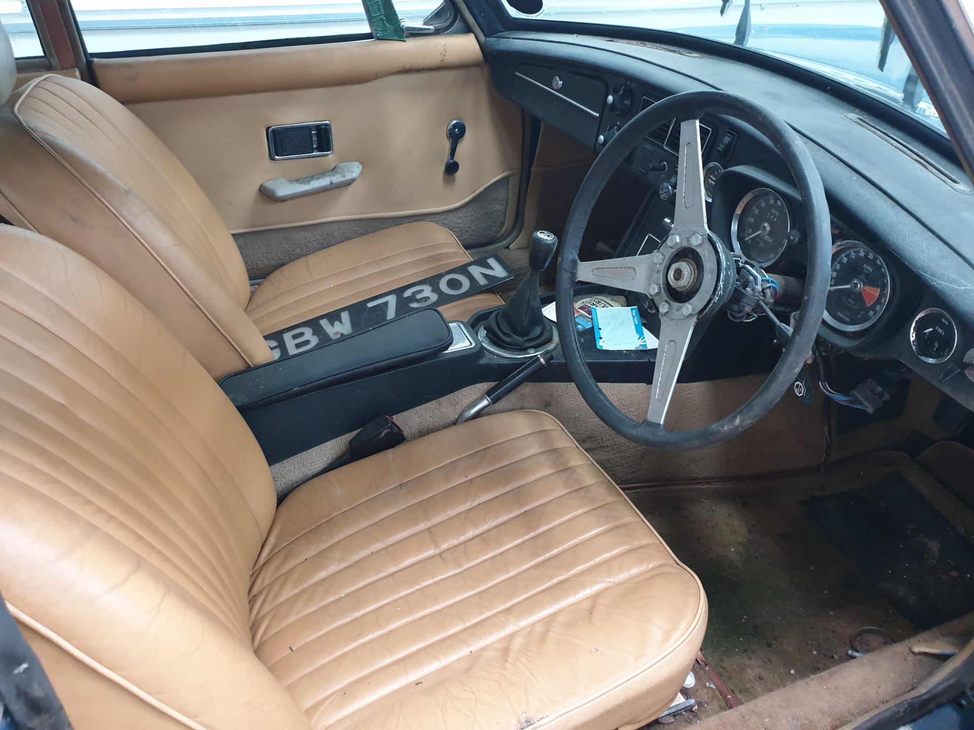 MGB GT - Image 9 of 15