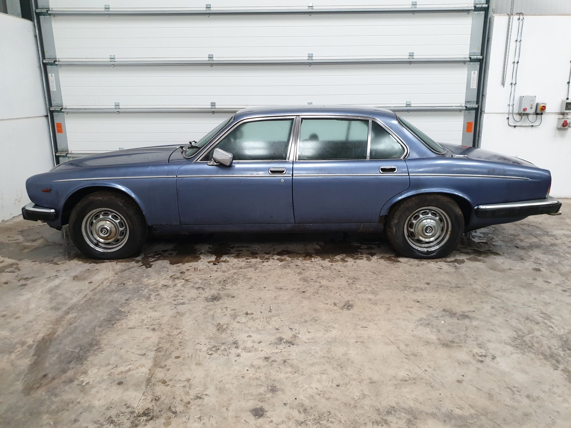 Daimler Double Six Vanden Plas - Image 6 of 13