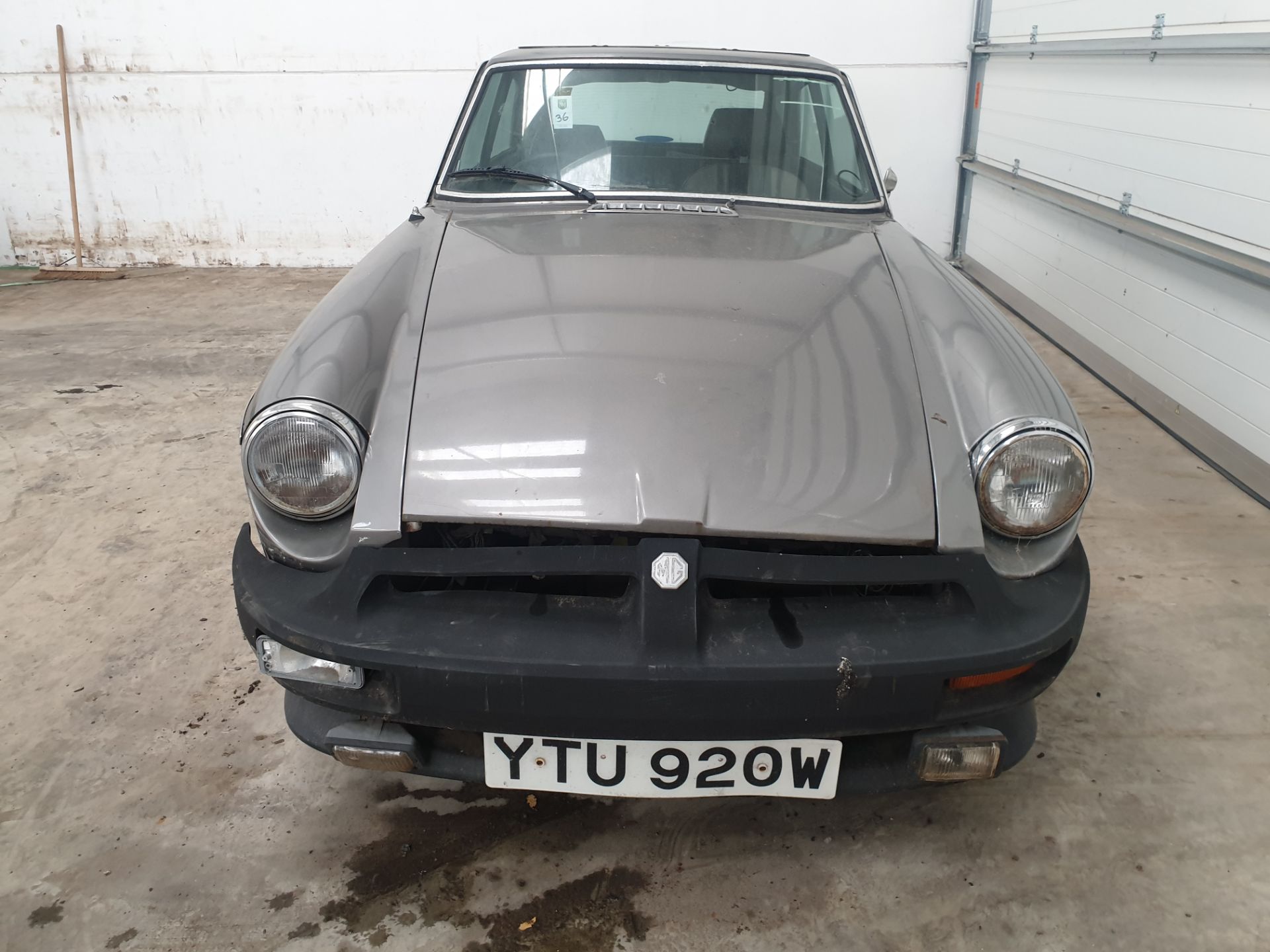 MGB GT - Image 7 of 11