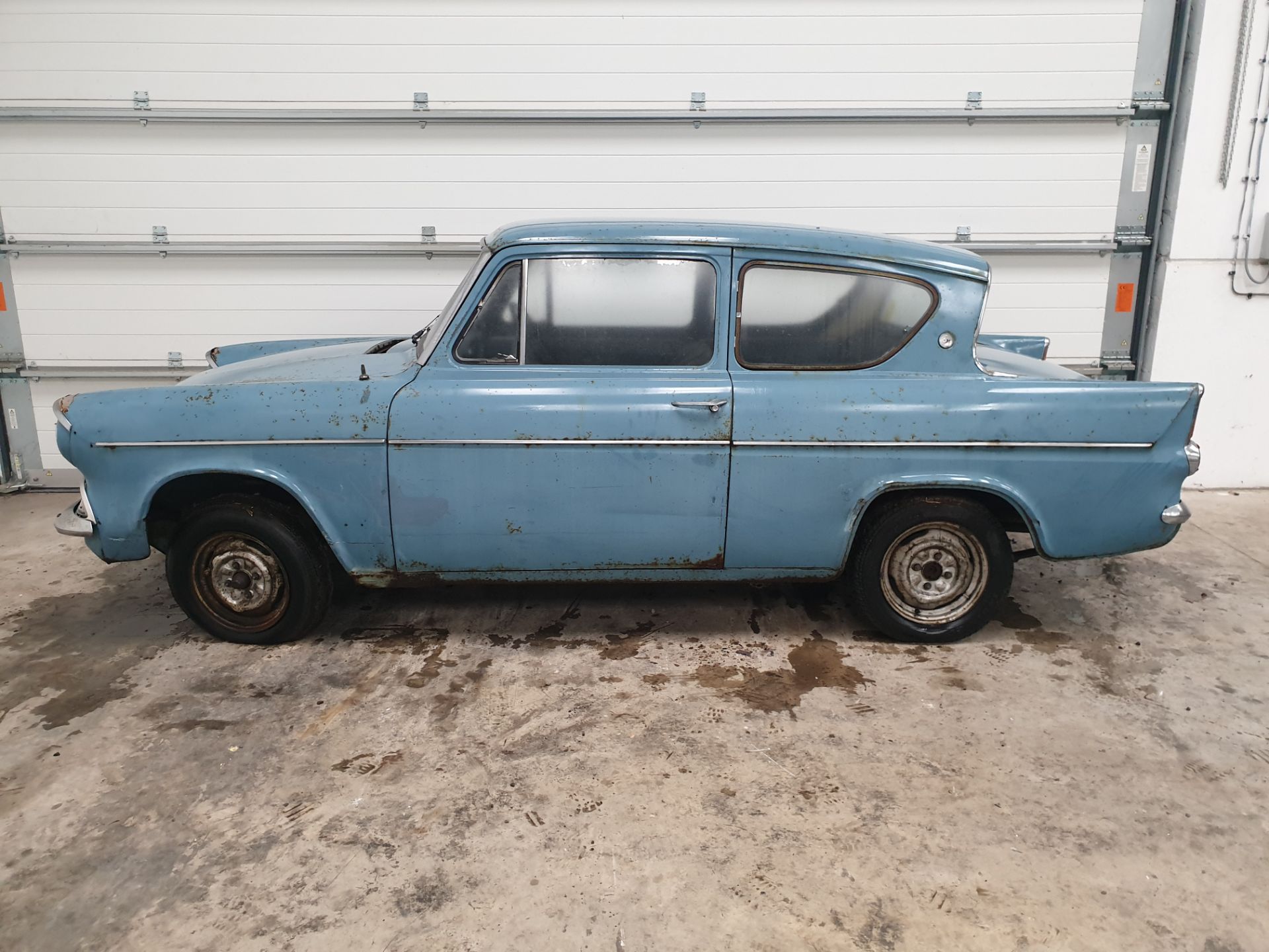 Ford Anglia - Image 6 of 12