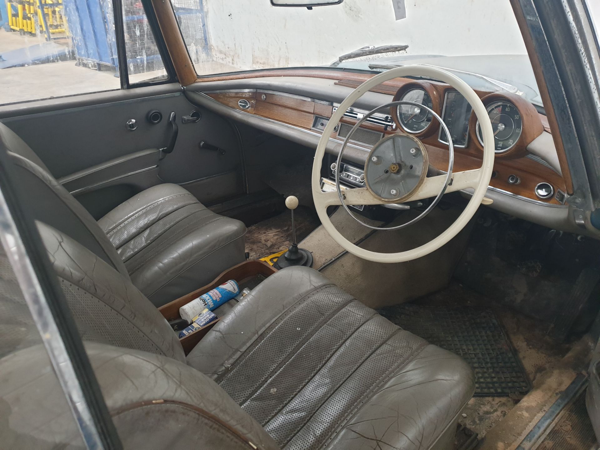 Mercedes 220 SE ROYALE - Image 13 of 19