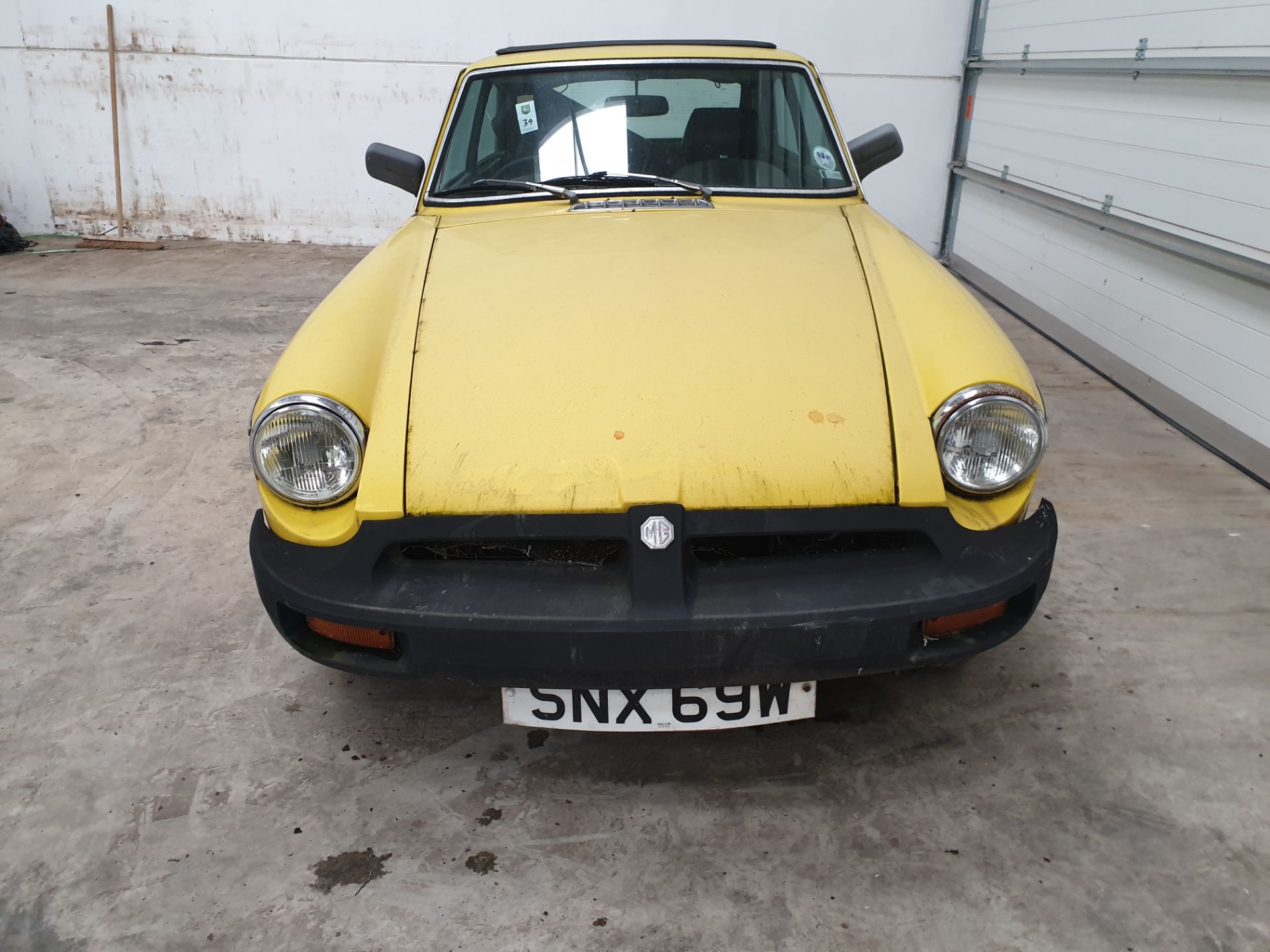 MGB GT - Image 8 of 13