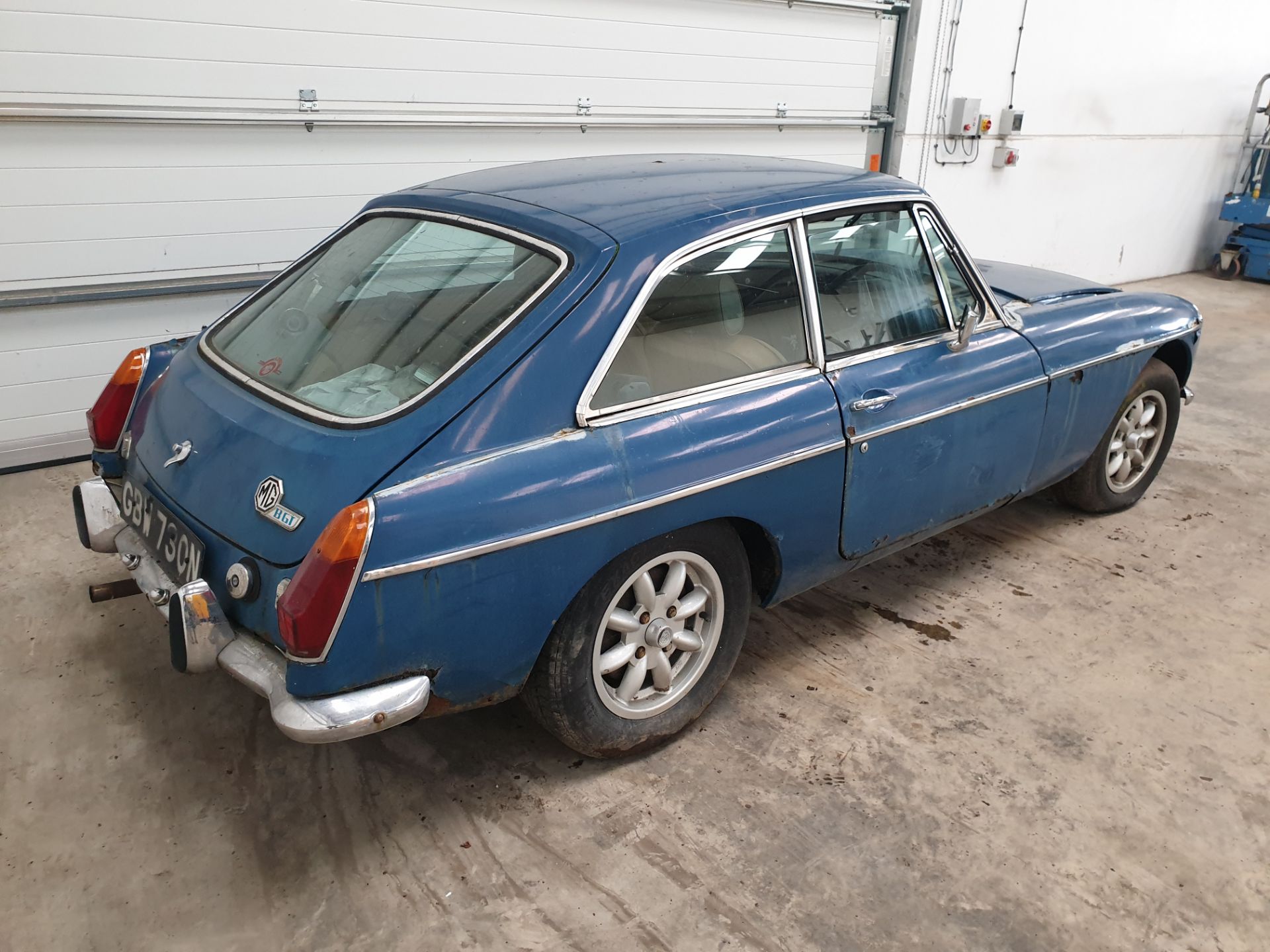 MGB GT - Image 3 of 15