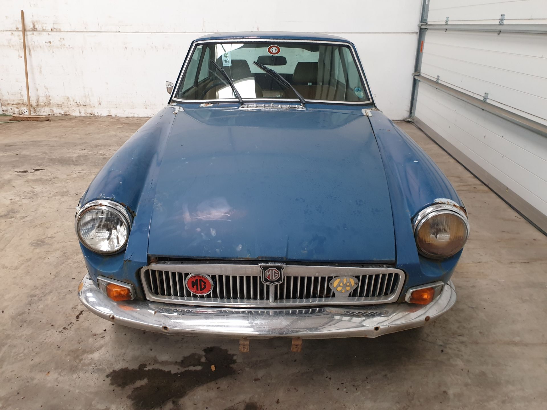 MGB GT - Image 8 of 15