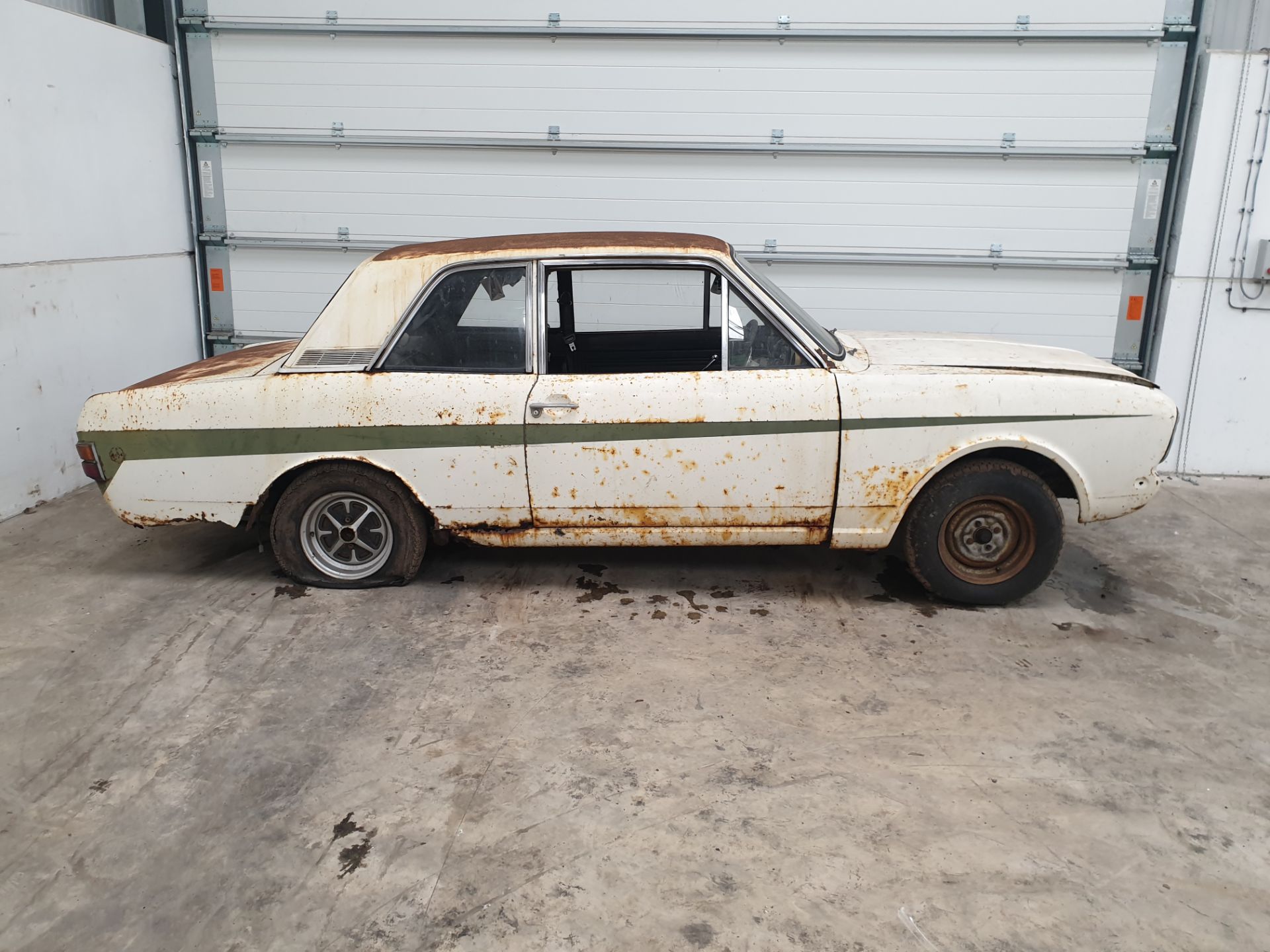 Ford Cortina 2 dr - Image 2 of 12