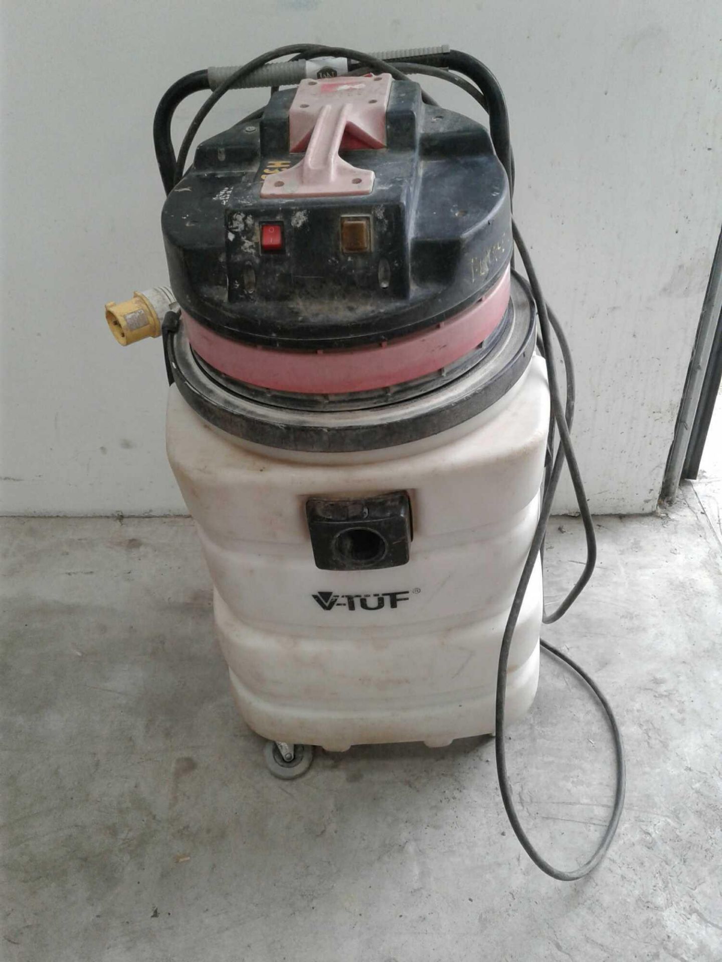 V-tuf industrial vacuum cleaner