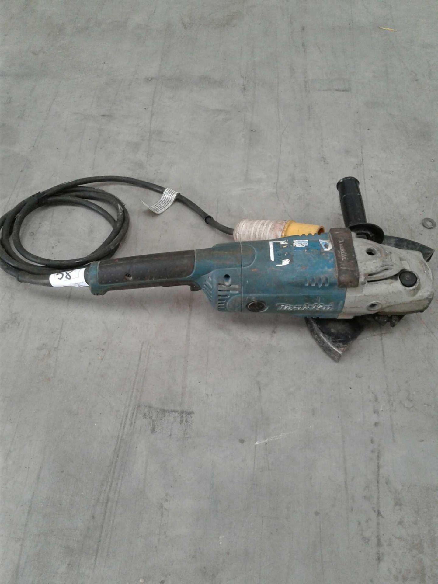 Makita 9 inch grinder 110 V 32 amp