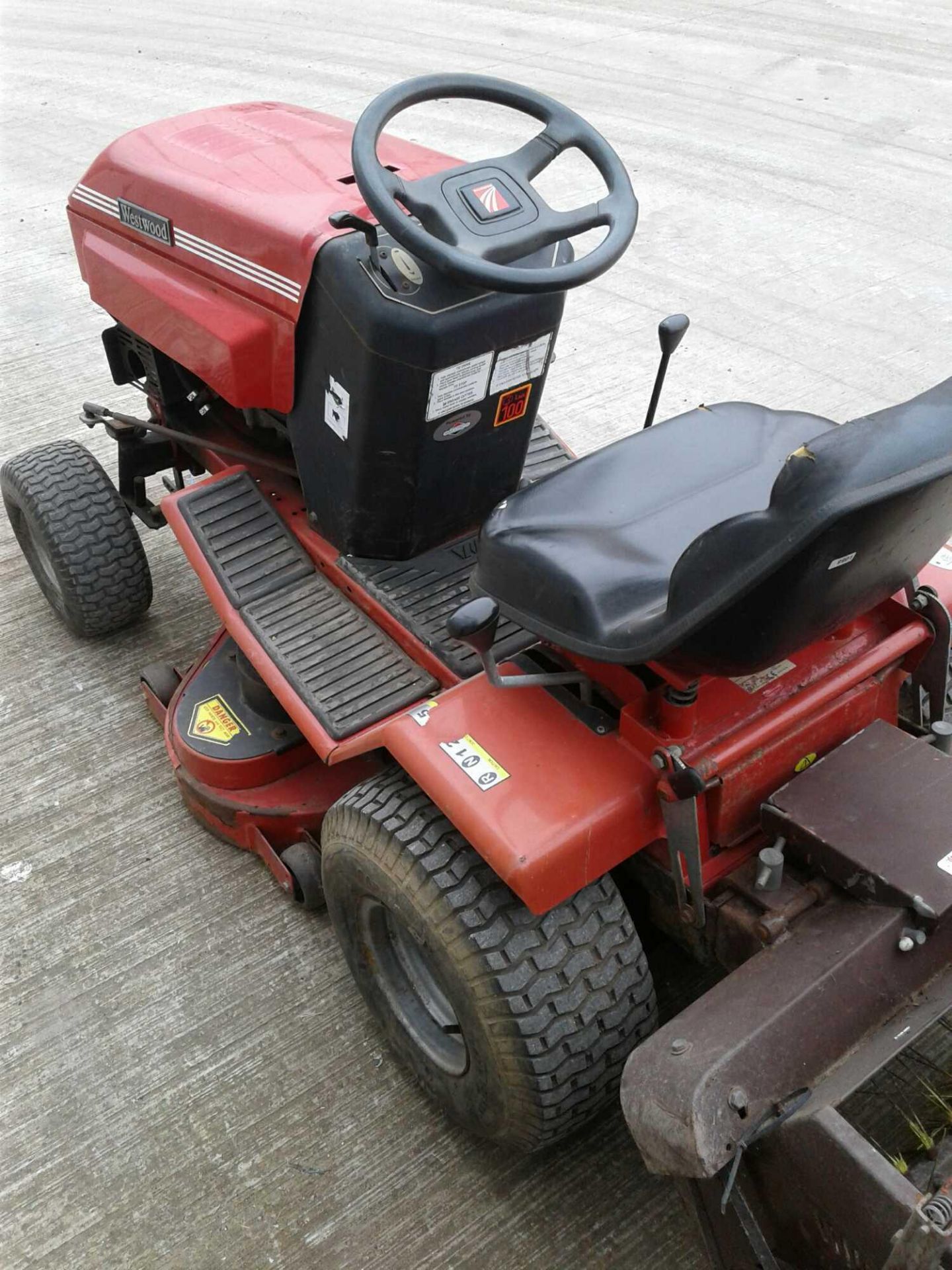 Westwood ride on lawn mower - Image 4 of 4