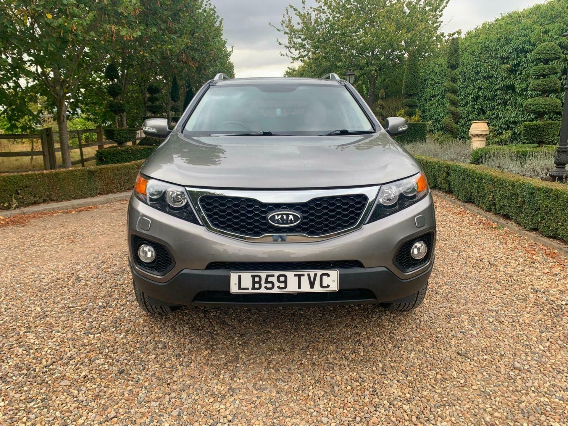 LOT WITHDRAWN | Kia Sorento 2.2CRDi ( 4WD ) ( 7st ) auto 2011MY KX-3 - Image 2 of 9