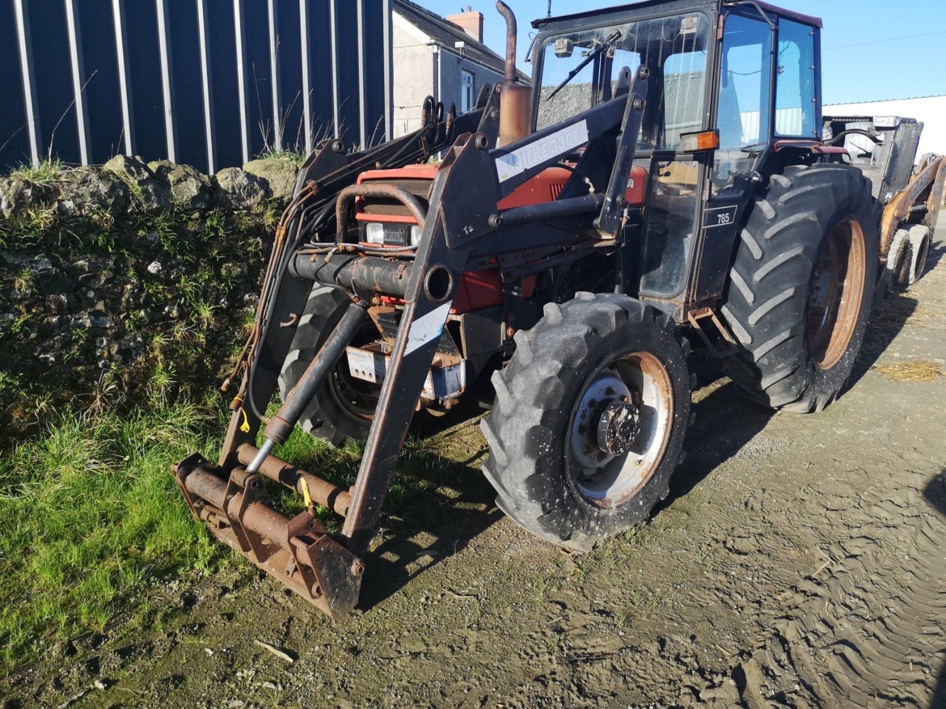 Case International 785 L Tractor and Quickie Loader - Image 4 of 11