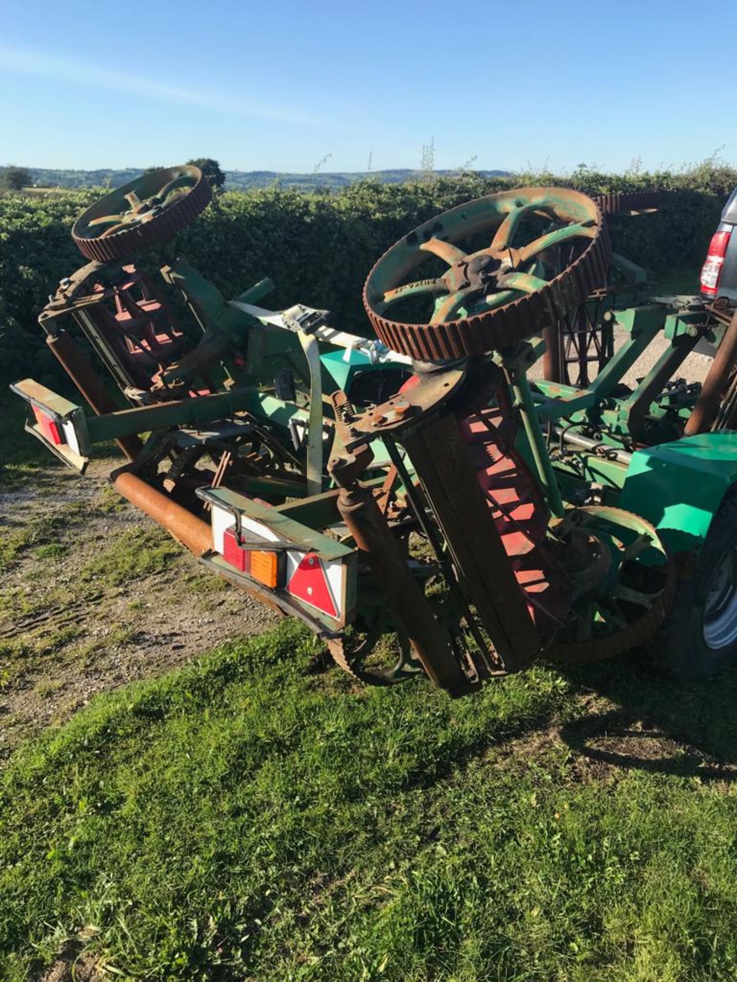 Self Propelled 5 Gang Mower With Rollers - Image 5 of 7