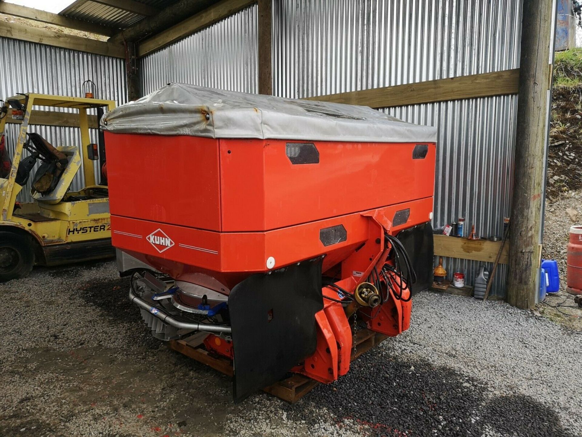 Kuhn Axis 3.1 Twin Disc 4 Bag Fertiliser Spreader - Image 2 of 6