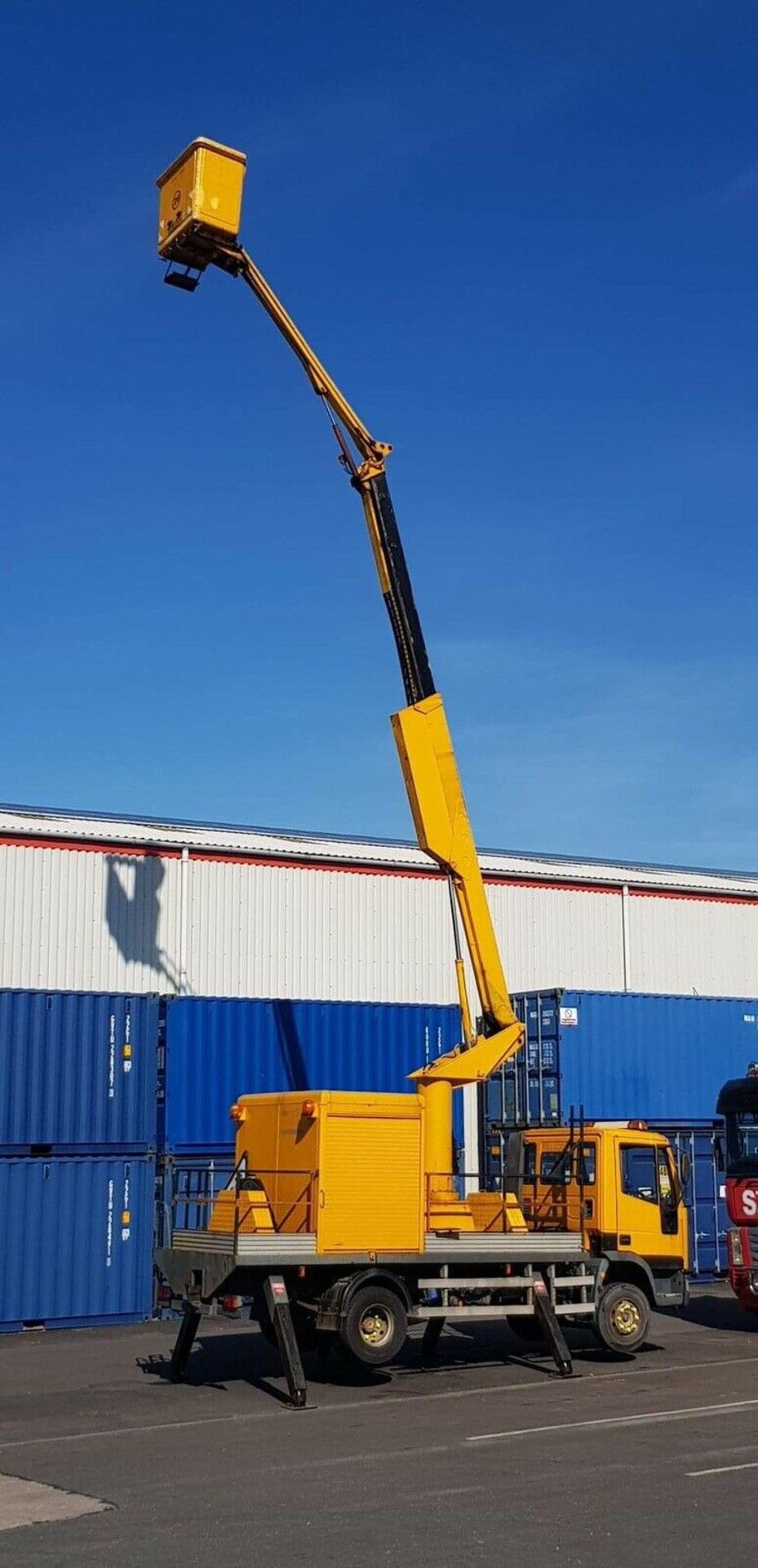 7.5 ton Cherry Picker - Image 2 of 11