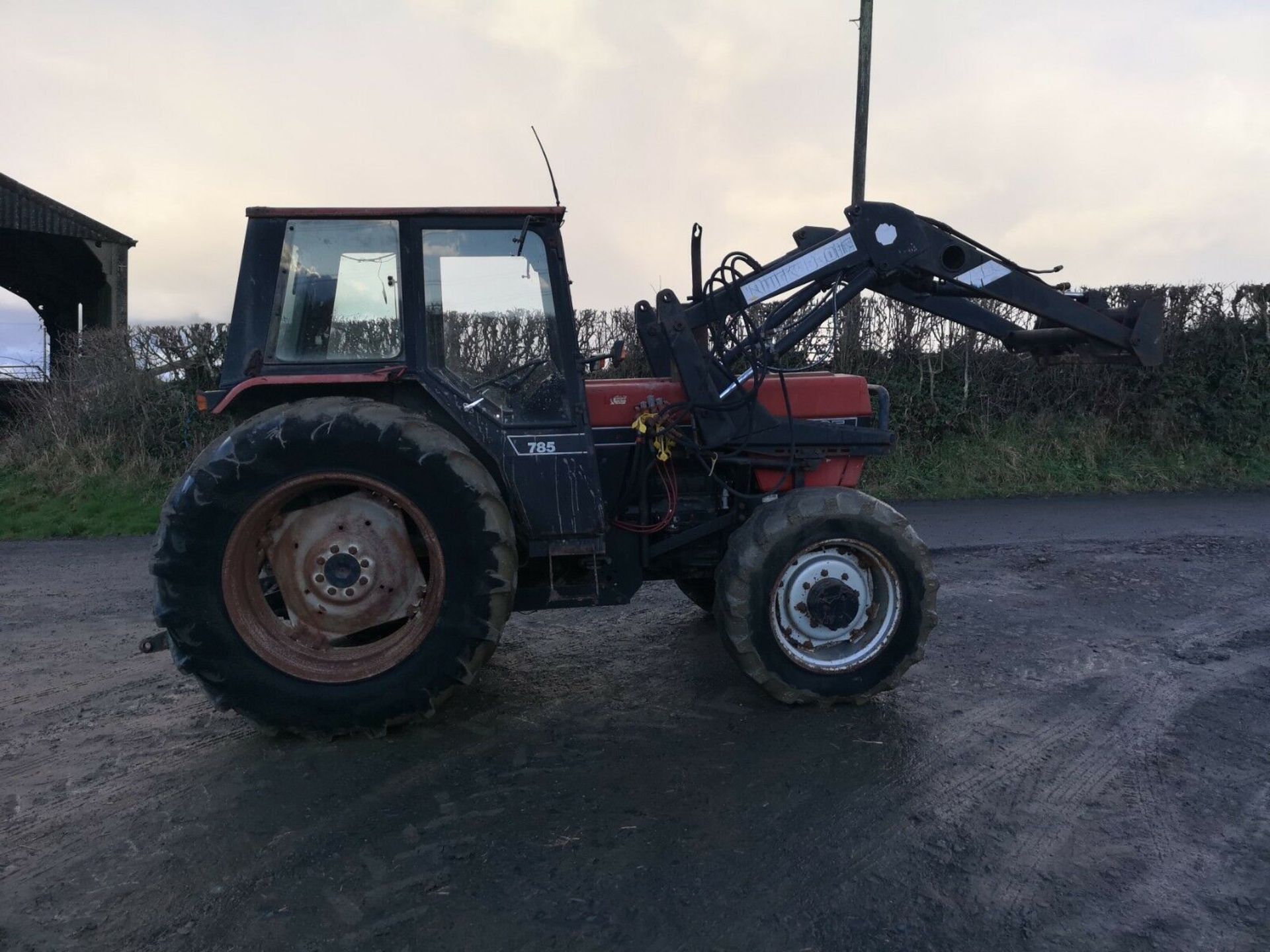 Case International 785 L Tractor and Quickie Loader - Image 2 of 11