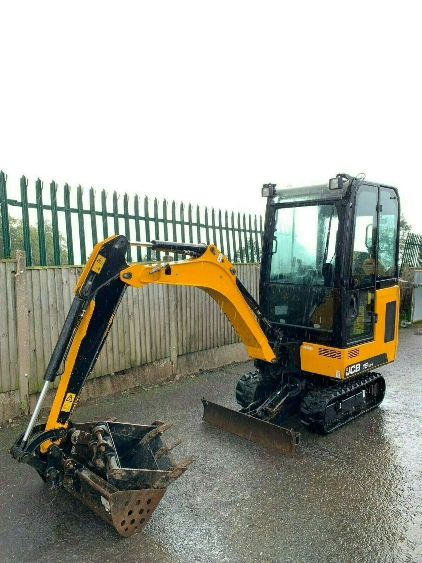 JCB 15C-1 Cabbed Excavator / Digger - Image 4 of 11