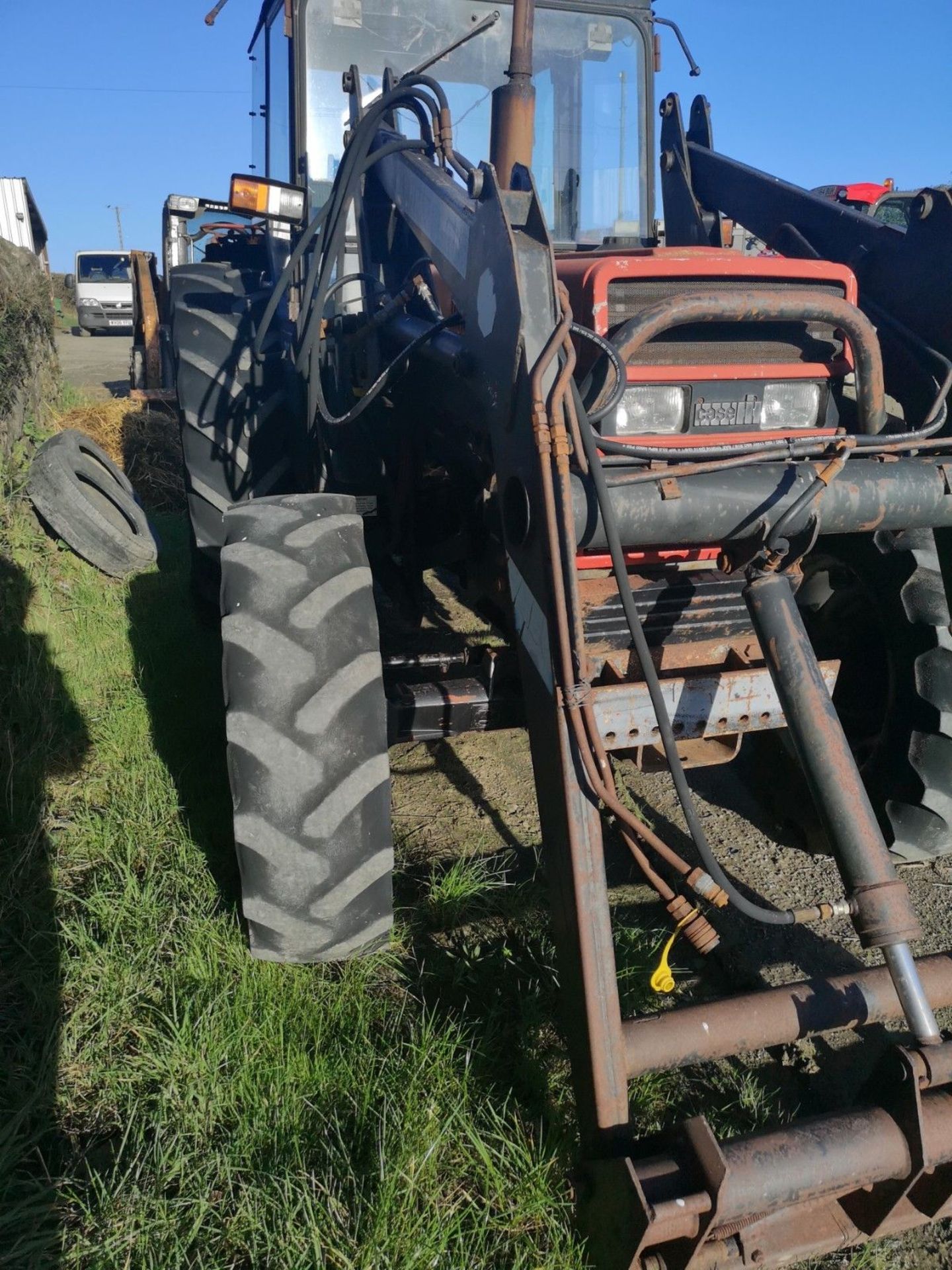 Case International 785 L Tractor and Quickie Loader - Image 7 of 11