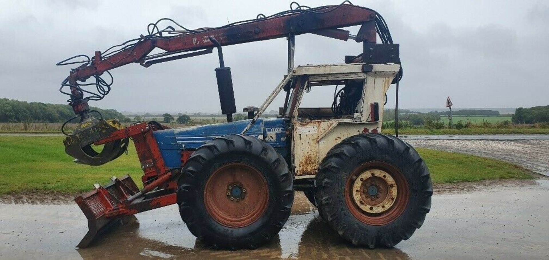 Ford County 1164 Forestry Tractor With Crane