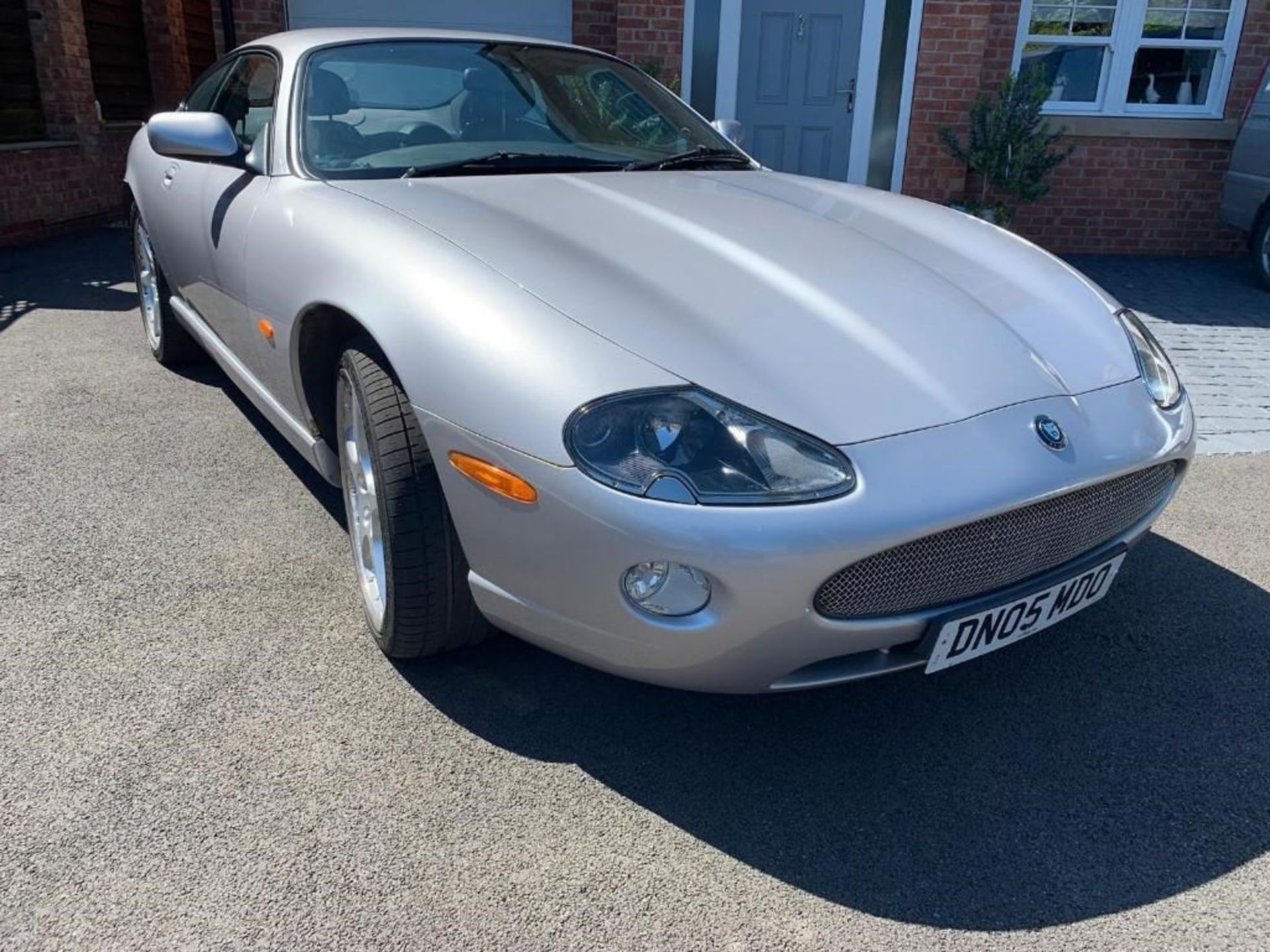 Jaguar XK8 4.2 (2005) - Image 2 of 11