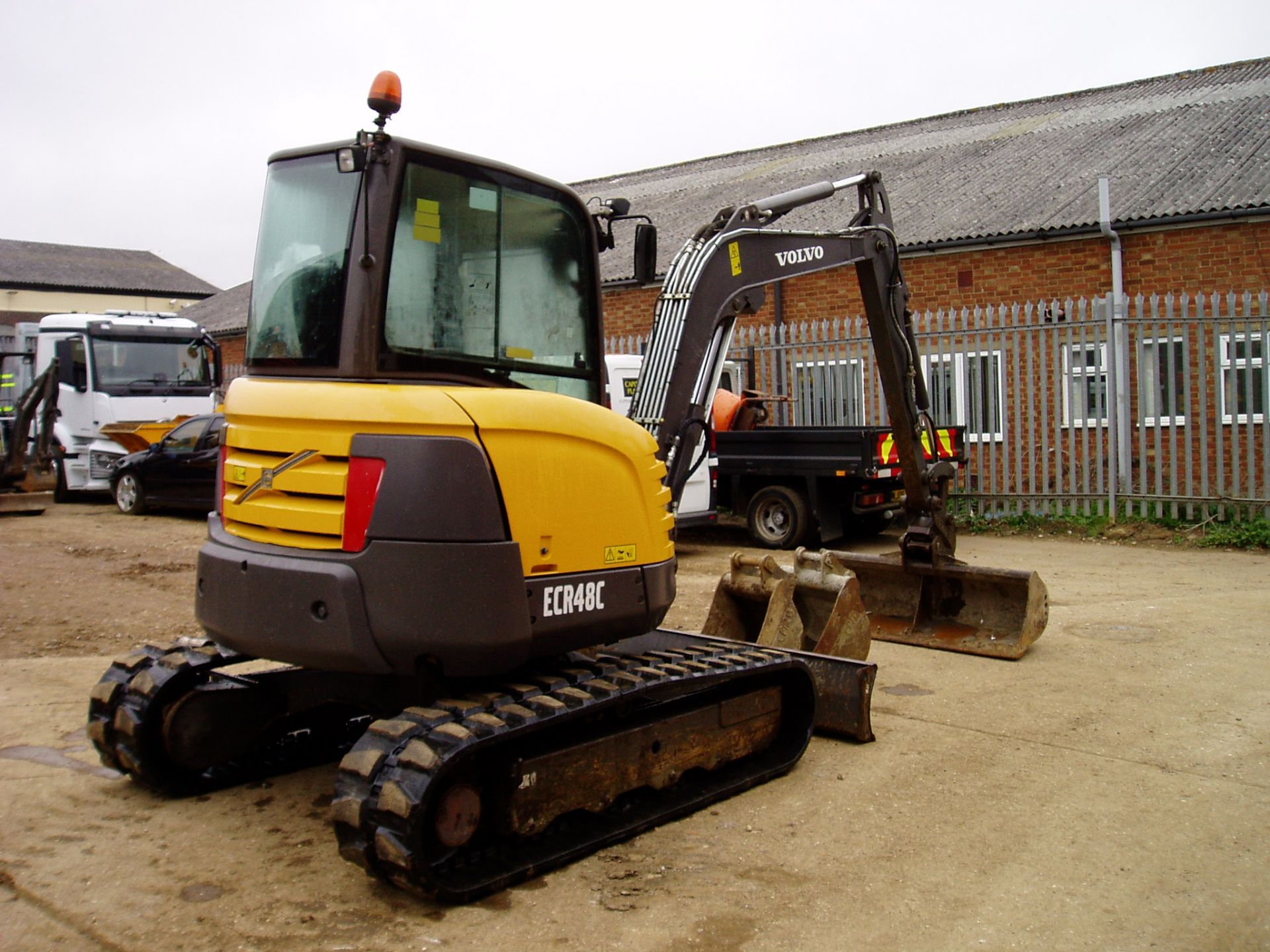 Volvo ECR48C 4850Kgs Reduced Tail Swing Midi Excavator - Image 4 of 22