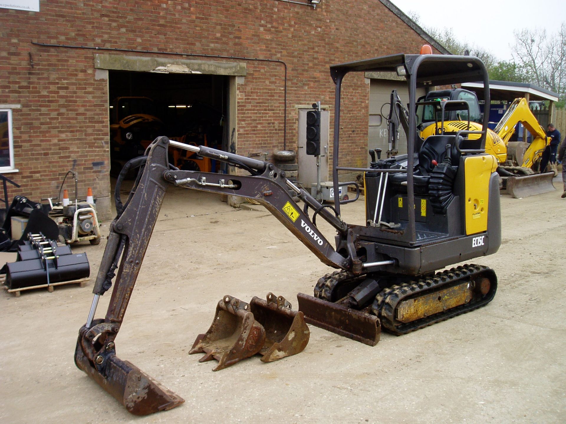 Volvo EC15C 1540Kgs Mini Excavator - Image 2 of 19