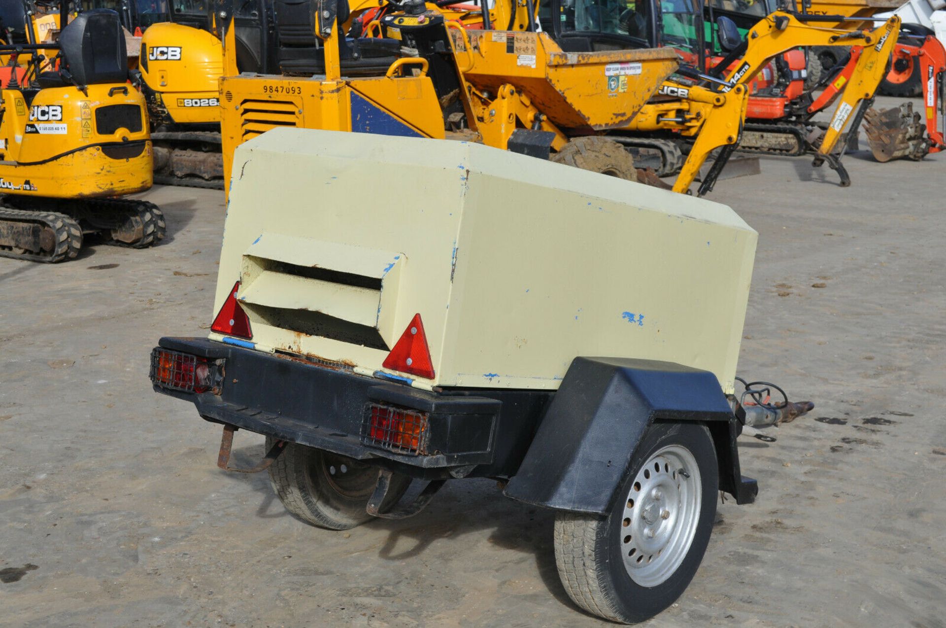 Ingersoll Rand 7/20 Road Towable Compressor - Image 2 of 9