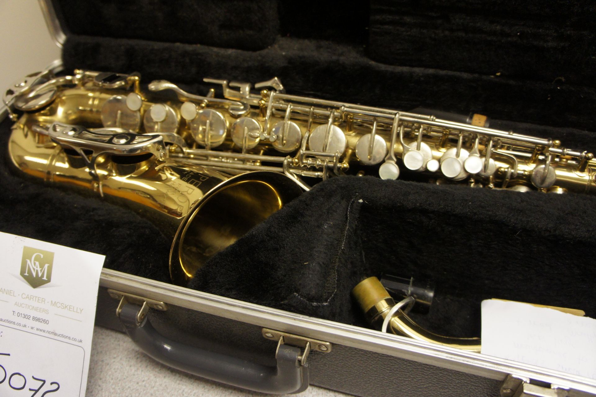 Saxophone In carry case - Image 2 of 3