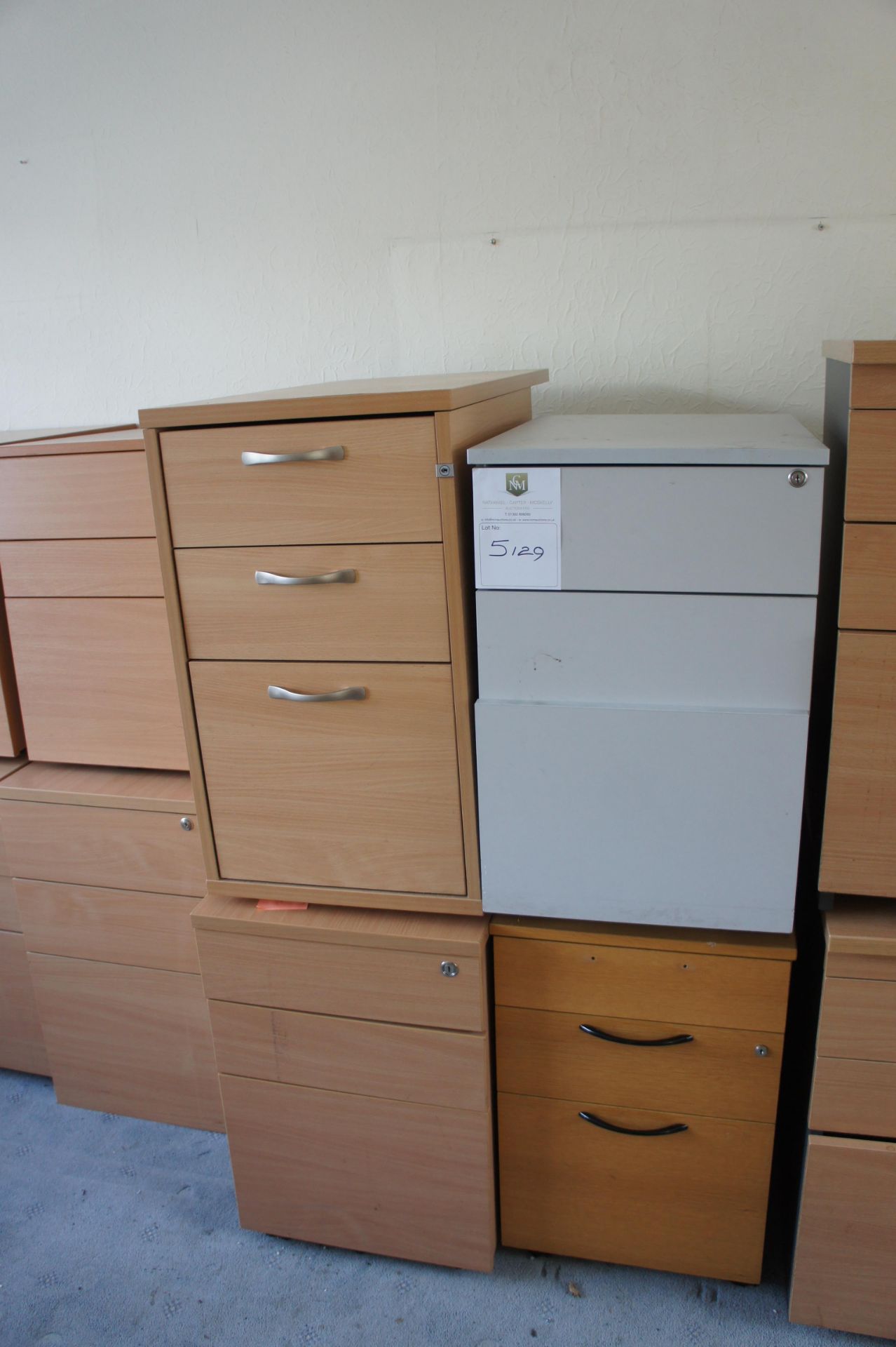 x 4 three drawer pedestals - Image 2 of 3