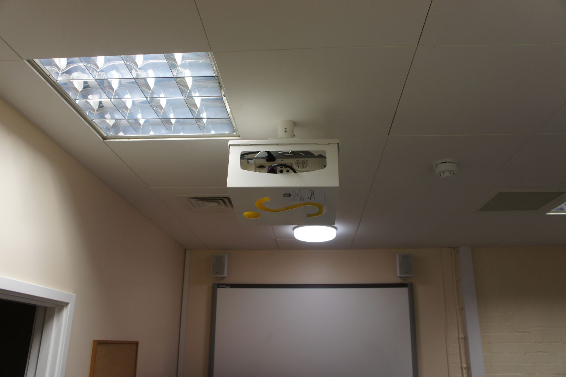 NEC Projector - Image 2 of 4