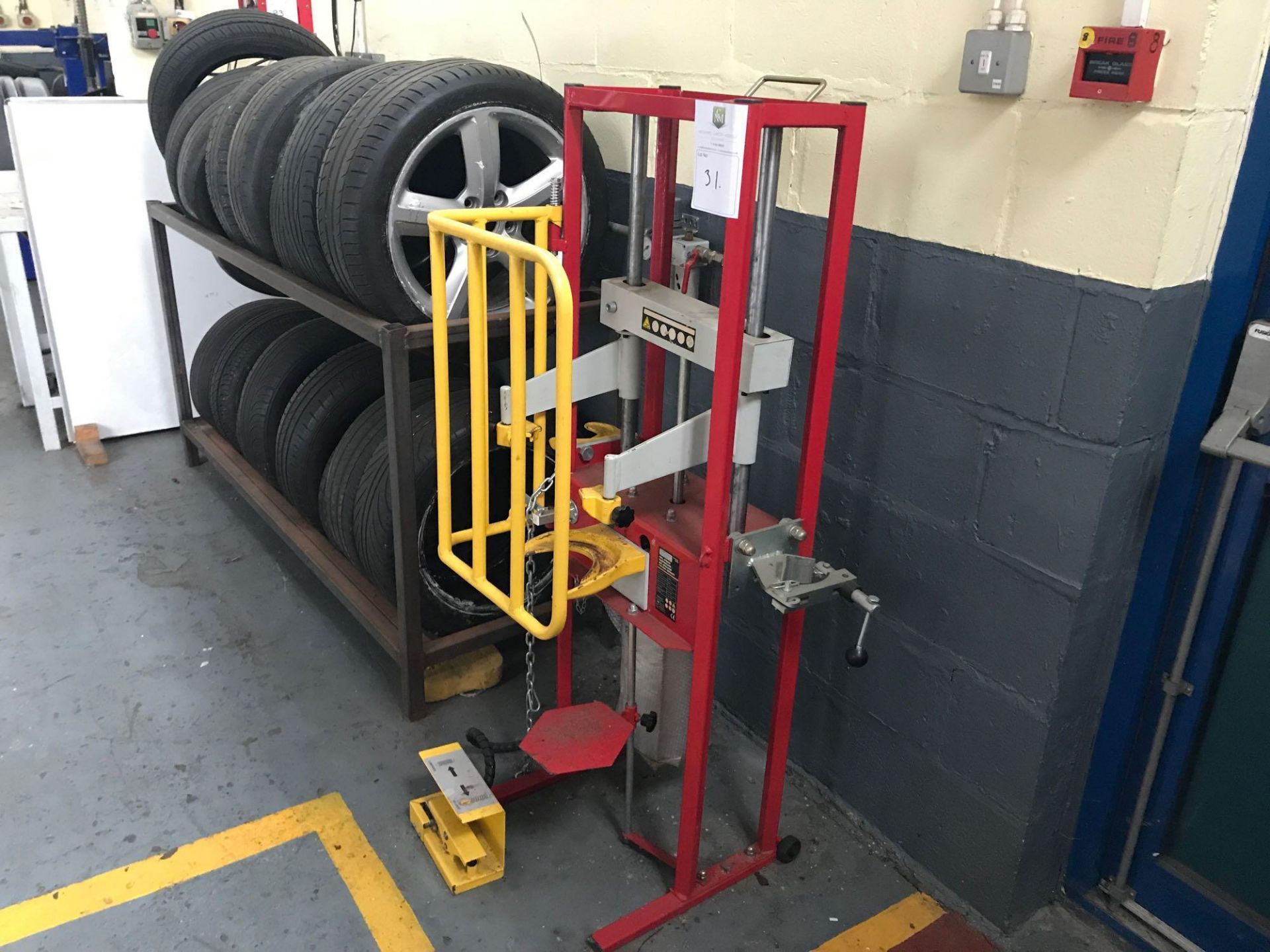 Sealey Air Operated Coil Spring Compressor 1000kg Capacity - Image 2 of 5