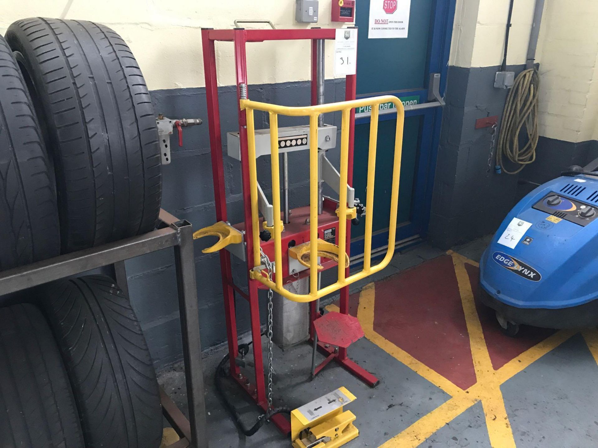 Sealey Air Operated Coil Spring Compressor 1000kg Capacity - Image 3 of 5