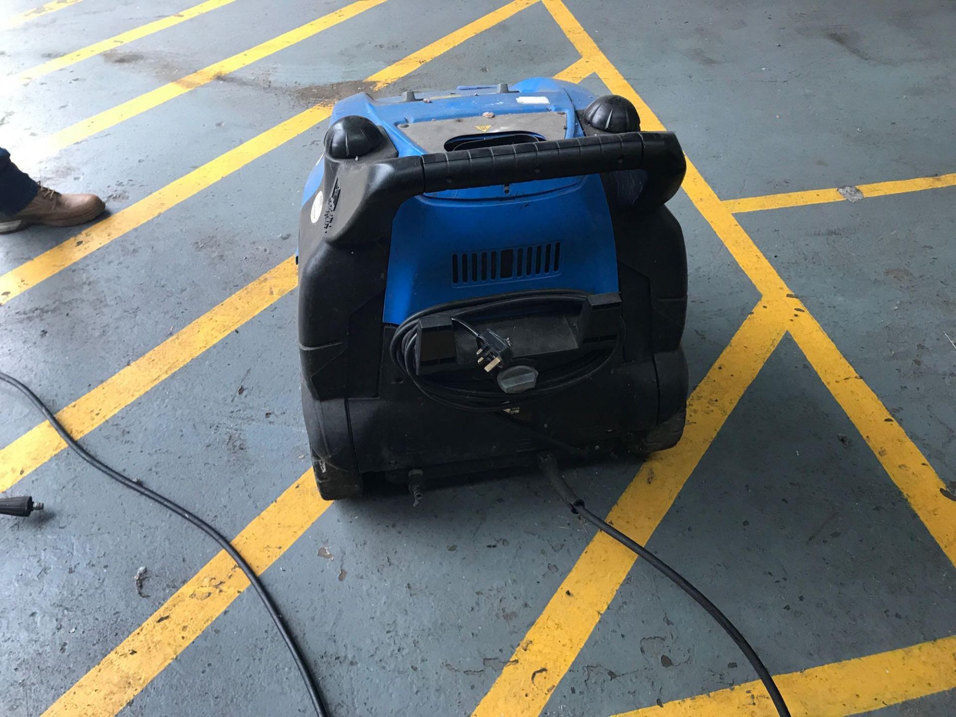 Edge lynx pressure washer / steam cleaner - Image 3 of 8