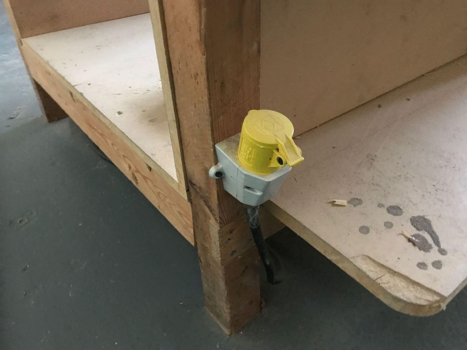 Wooden Carpenters Bench to Include 2x Vices - Image 4 of 4