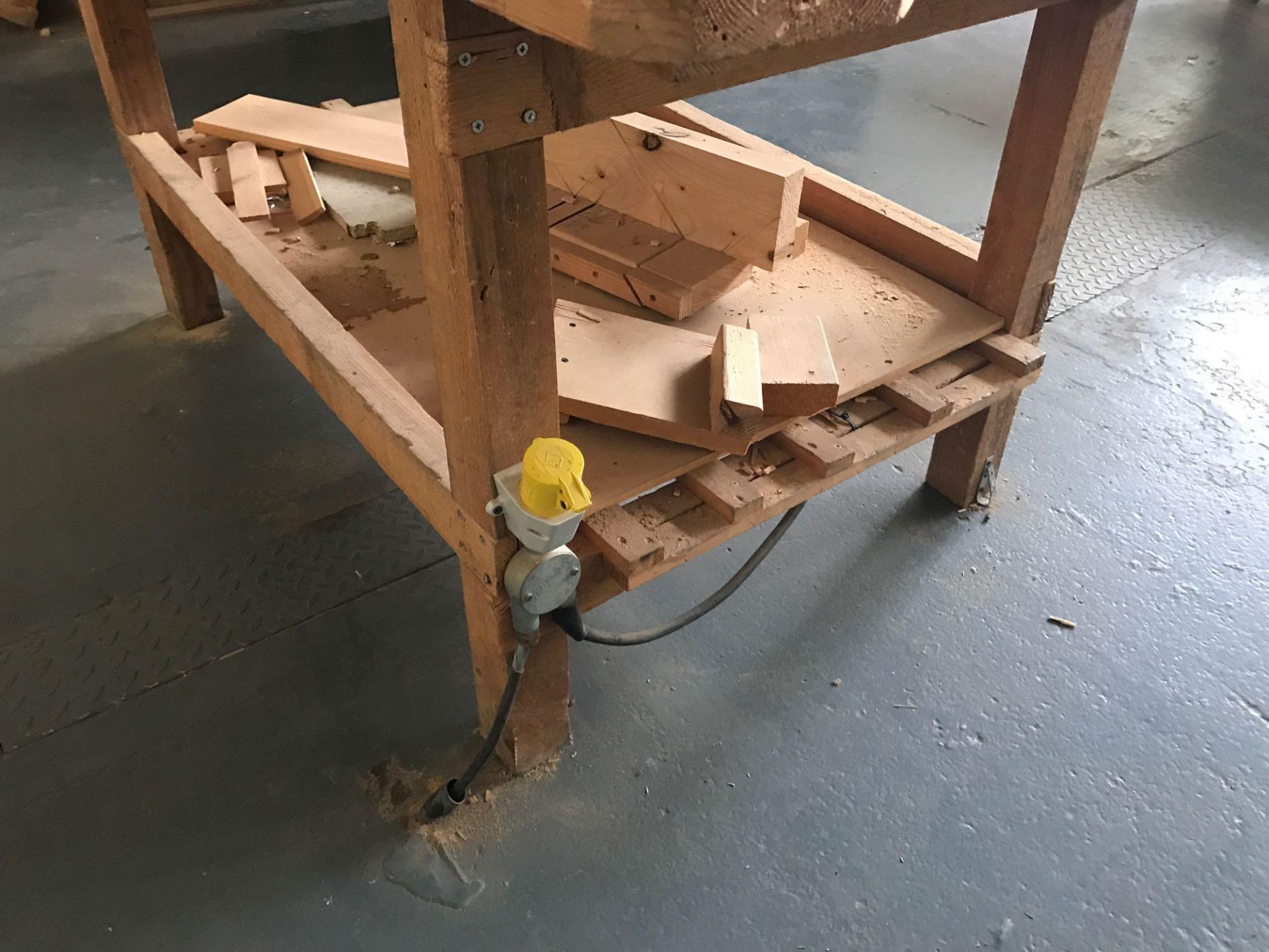 Wooden Carpenters Bench to Include 2x Vices - Image 2 of 4