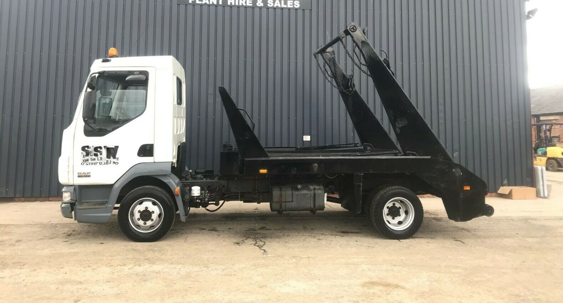 DAF 45.150 7.5 Ton Skip Lorry - Image 9 of 11