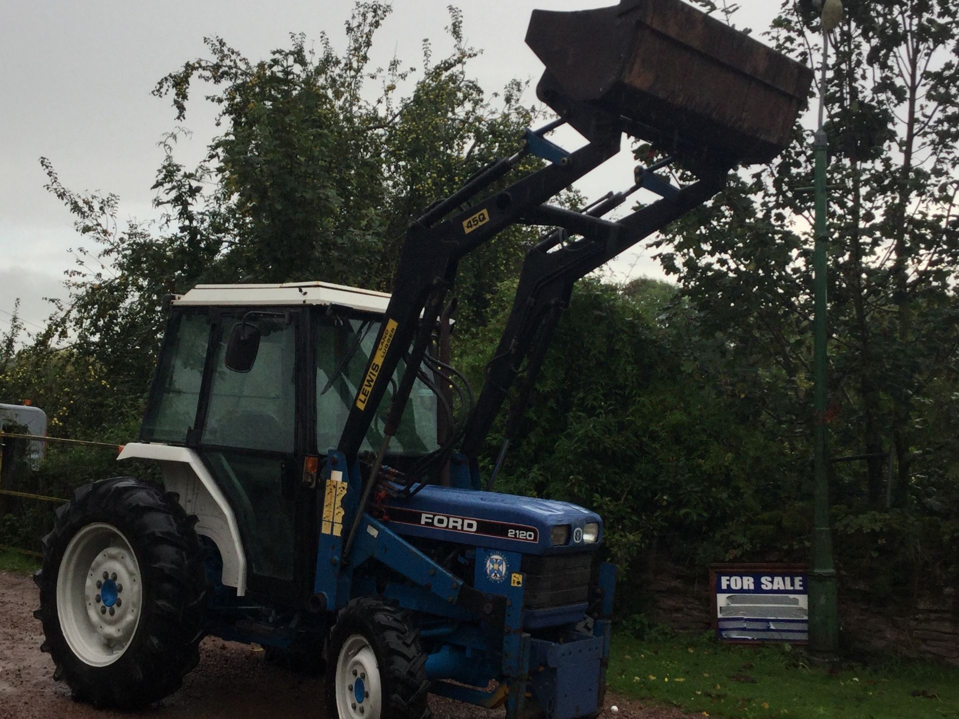 Food 2120 Compact Tractor With Loader - Image 2 of 4